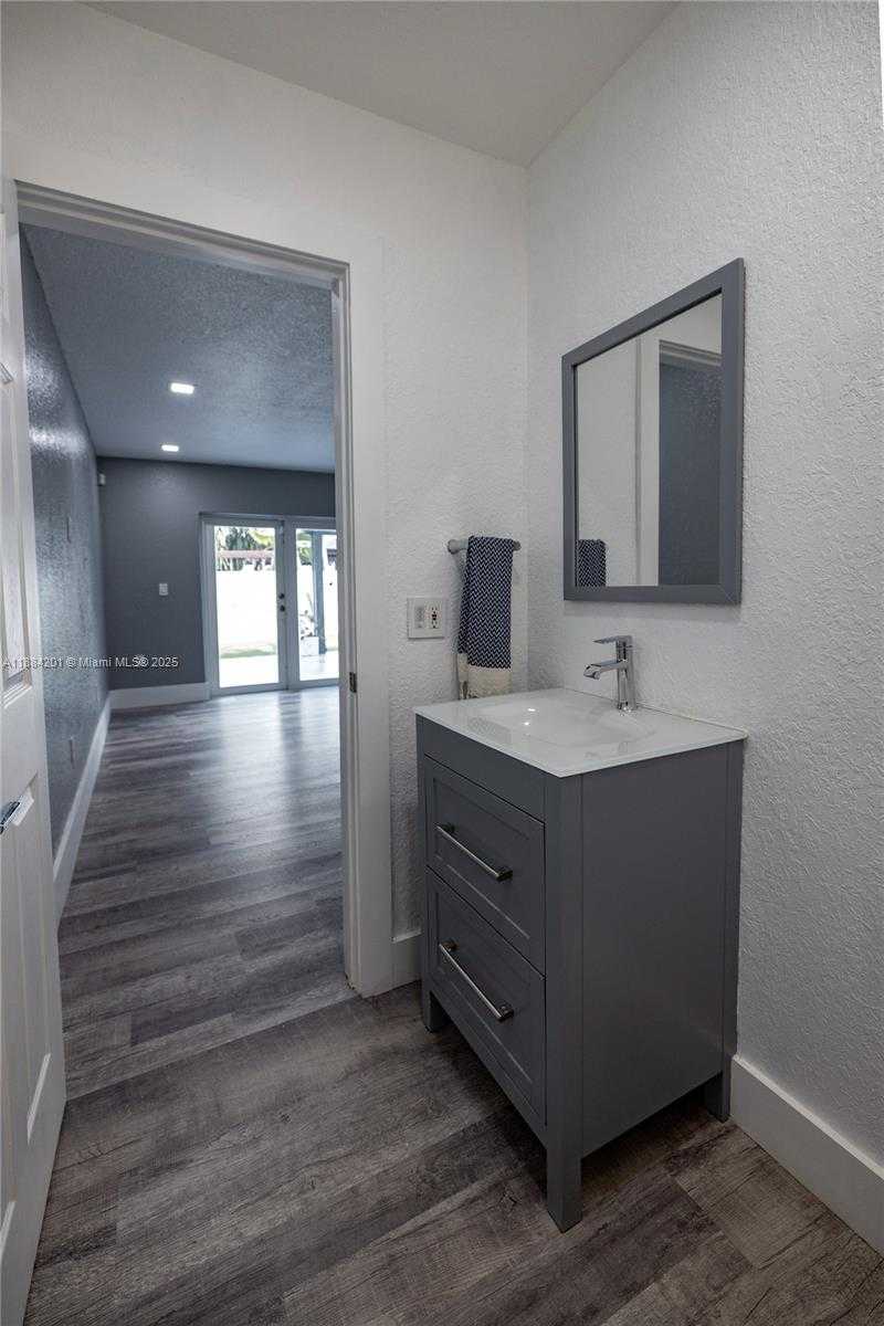 Small Image of 15981 SOUTH WEST 54TH TER, Miami Number 20