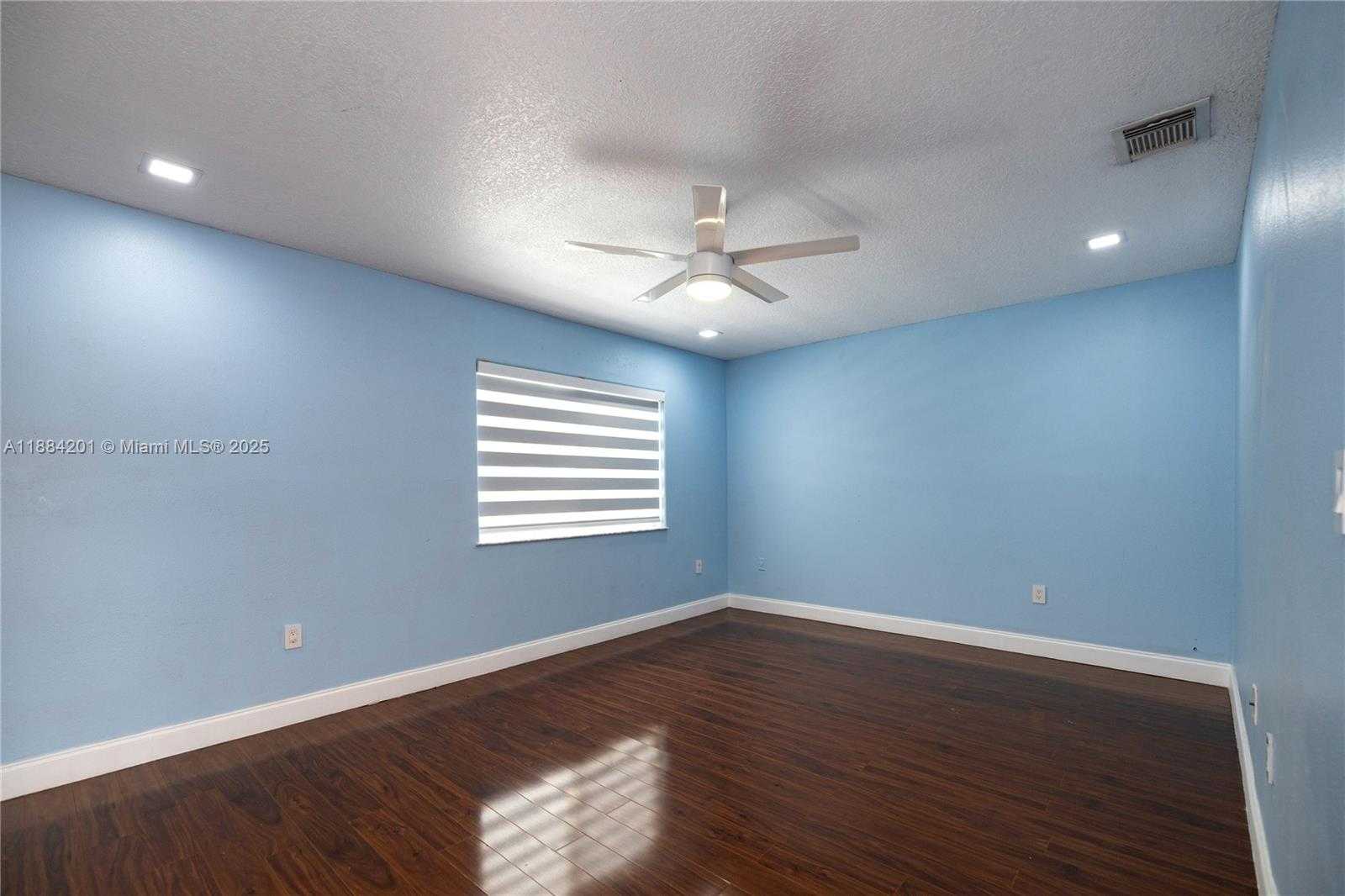 Small Image of 15981 SOUTH WEST 54TH TER, Miami Number 31