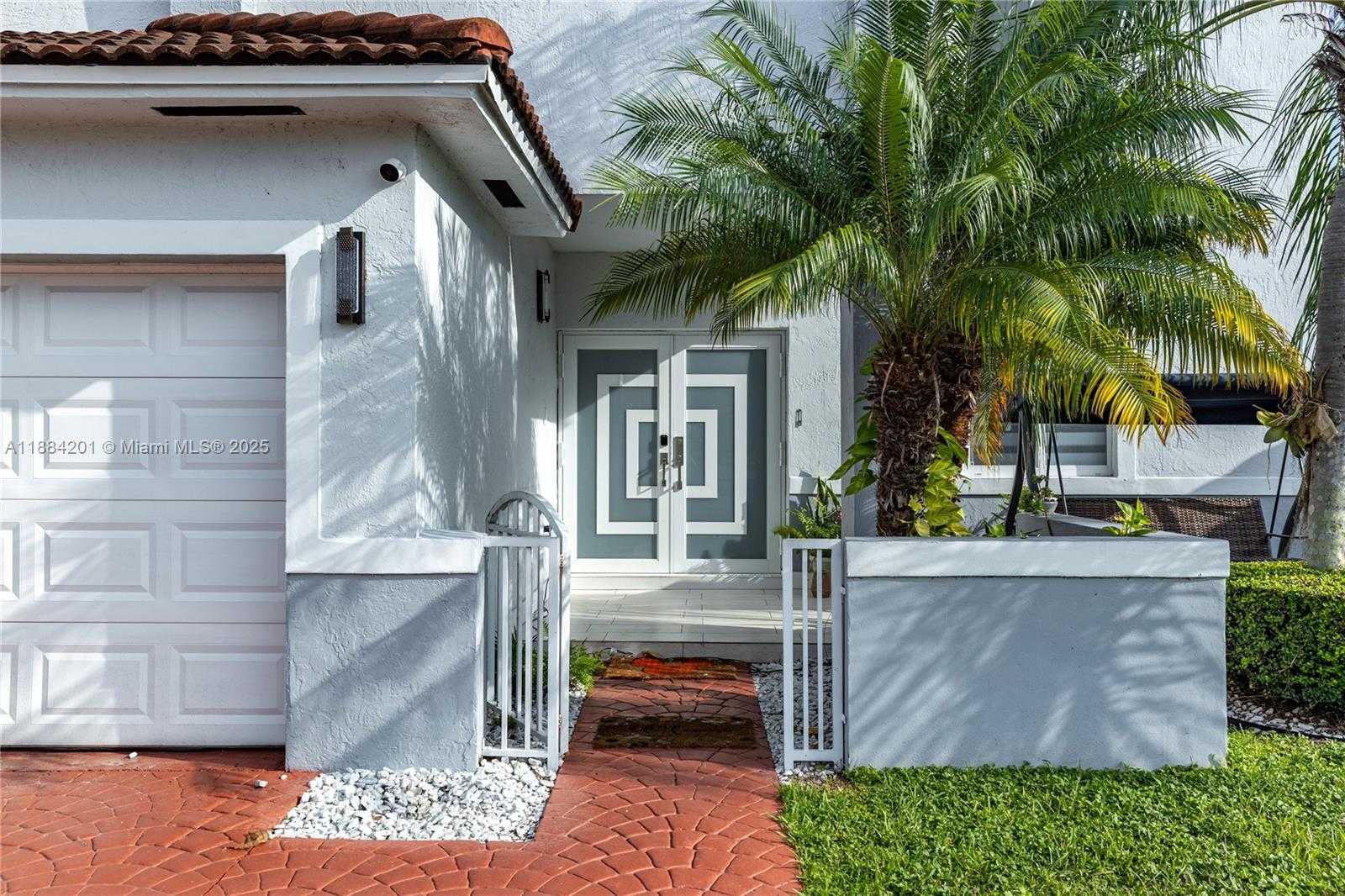 Small Image of 15981 SOUTH WEST 54TH TER, Miami Number 4