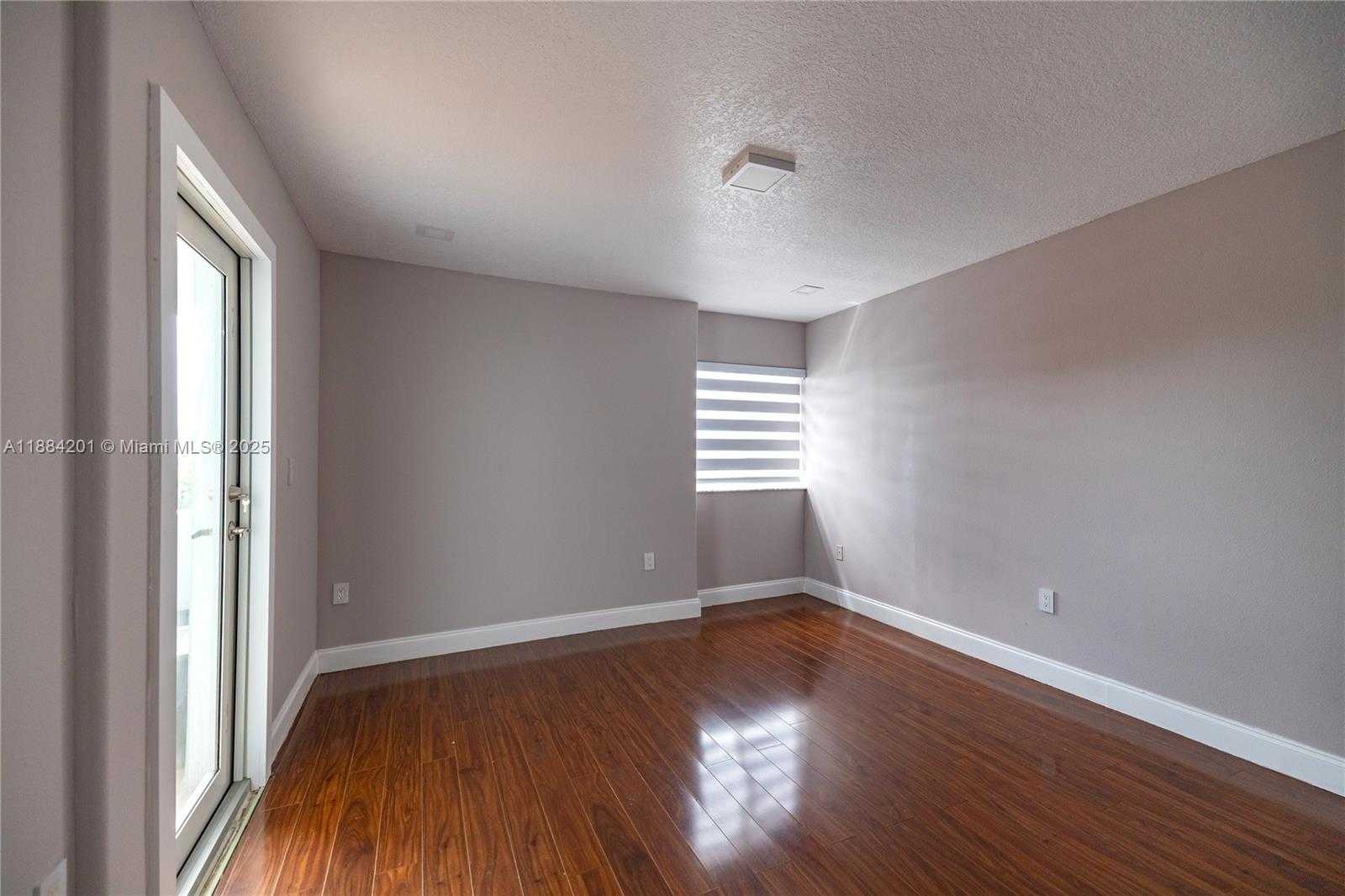 Small Image of 15981 SOUTH WEST 54TH TER, Miami Number 47