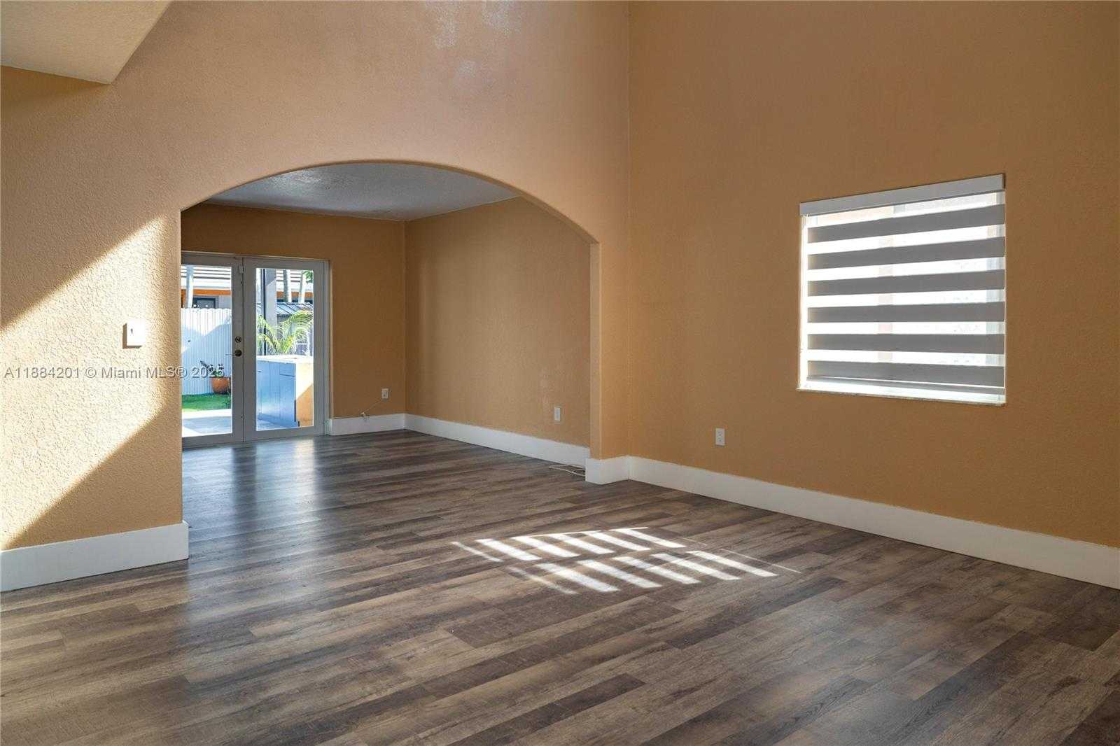 Small Image of 15981 SOUTH WEST 54TH TER, Miami Number 9