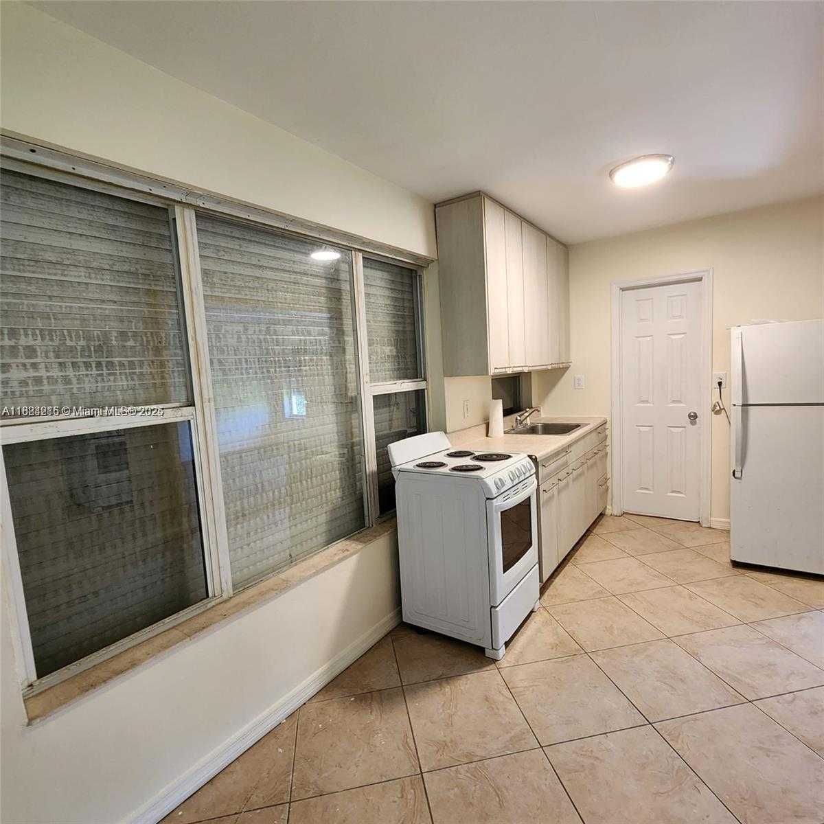 Small Image of 1843 WILEY ST, Hollywood Number 5