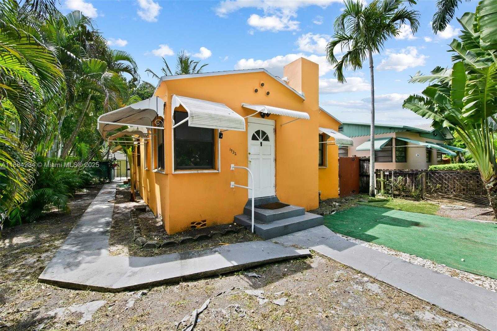 Small Image of 1932 ADAMS ST, Hollywood Number 2