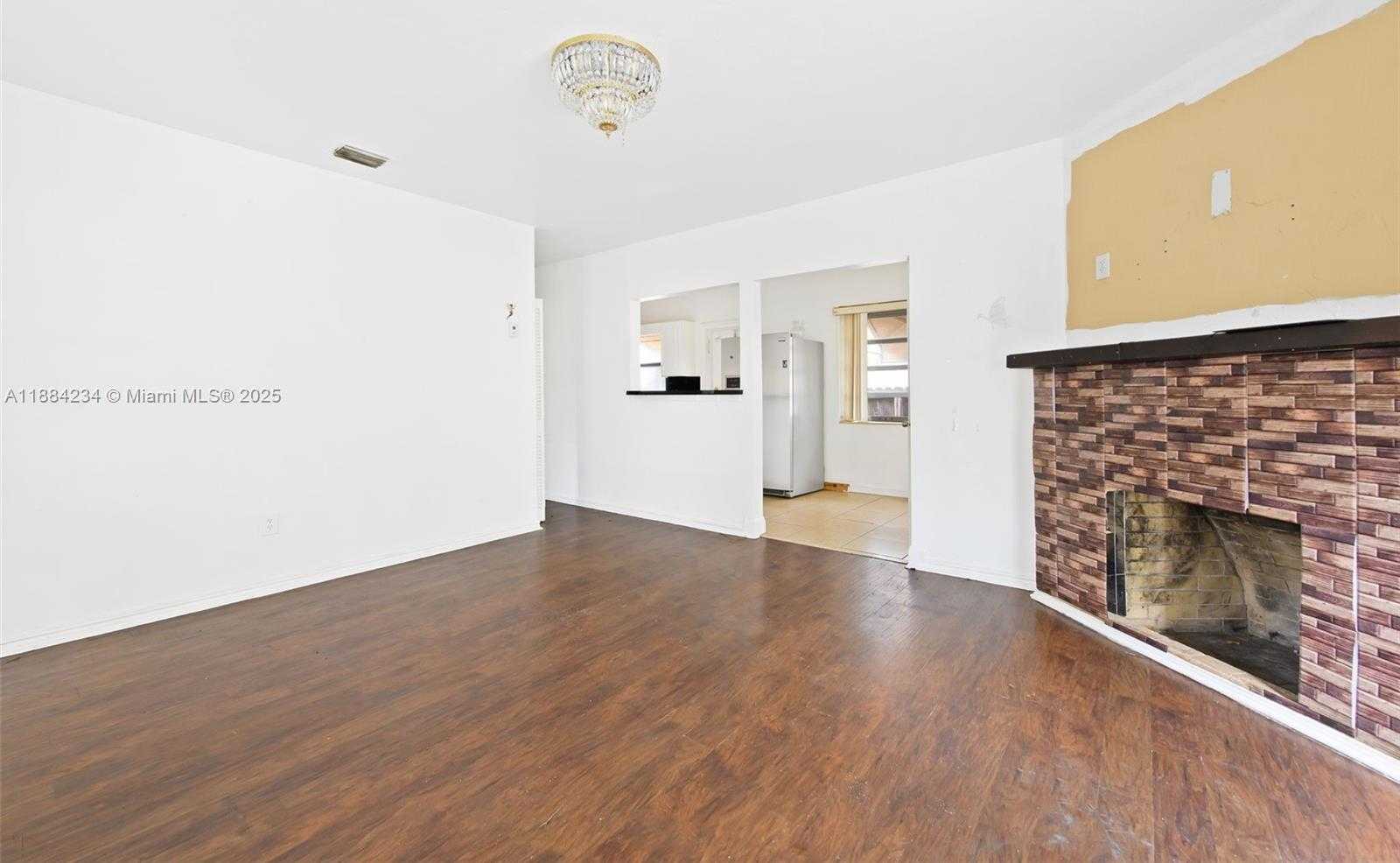 Small Image of 1932 ADAMS ST, Hollywood Number 3