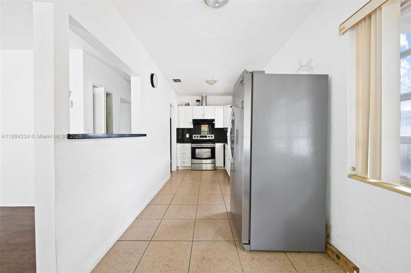 Small Image of 1932 ADAMS ST, Hollywood Number 4