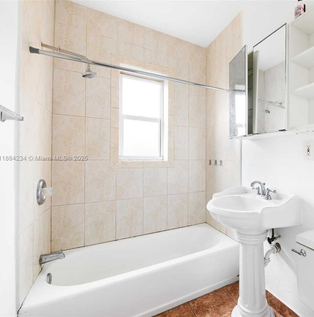 Small Image of 1932 ADAMS ST, Hollywood Number 6