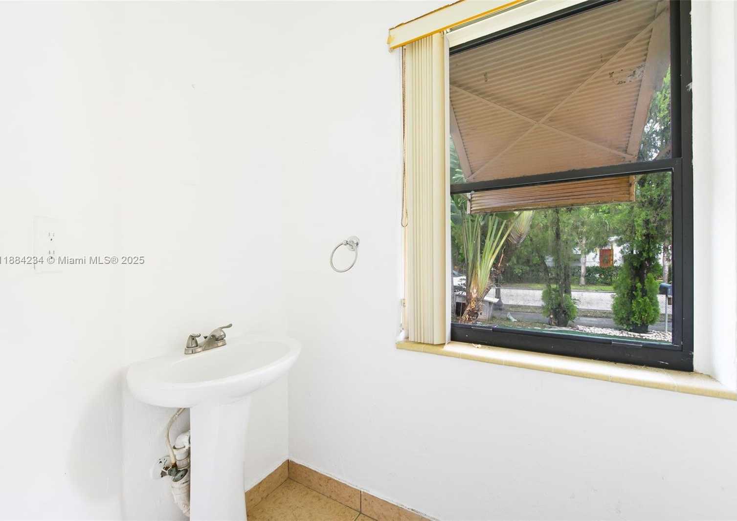 Small Image of 1932 ADAMS ST, Hollywood Number 8