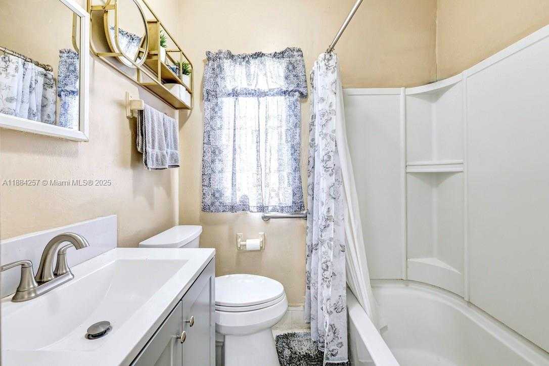 Small Image of 15770 NORTH EAST 18TH CT, North Miami Beach Number 20