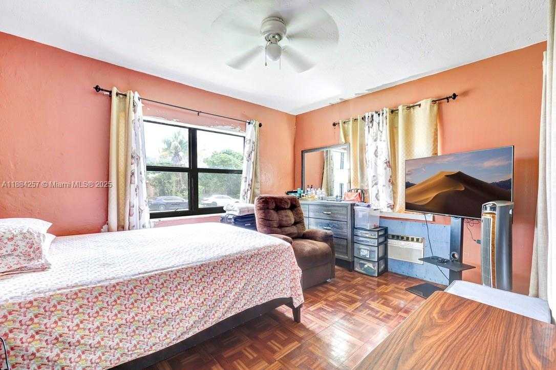 Small Image of 15770 NORTH EAST 18TH CT, North Miami Beach Number 25