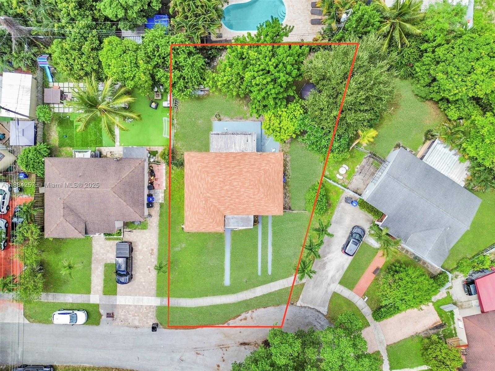 Small Image of 15770 NORTH EAST 18TH CT, North Miami Beach Number 4