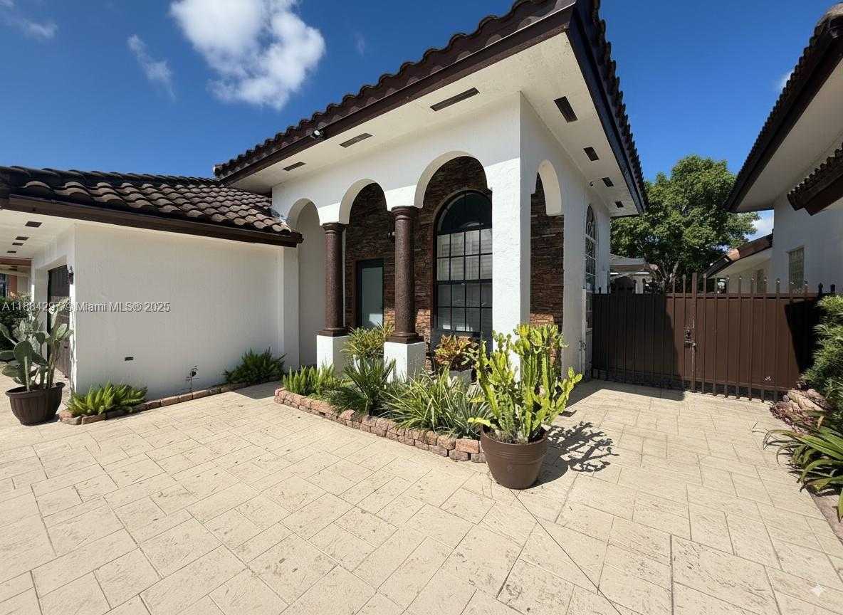 Small Image of 3461 SOUTH WEST 154TH CT, Miami Number 2