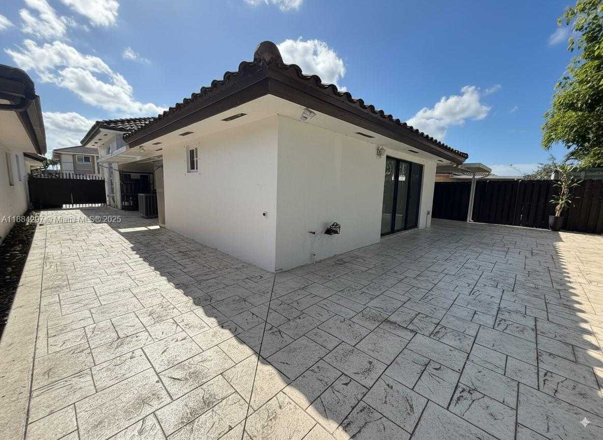 Small Image of 3461 SOUTH WEST 154TH CT, Miami Number 3