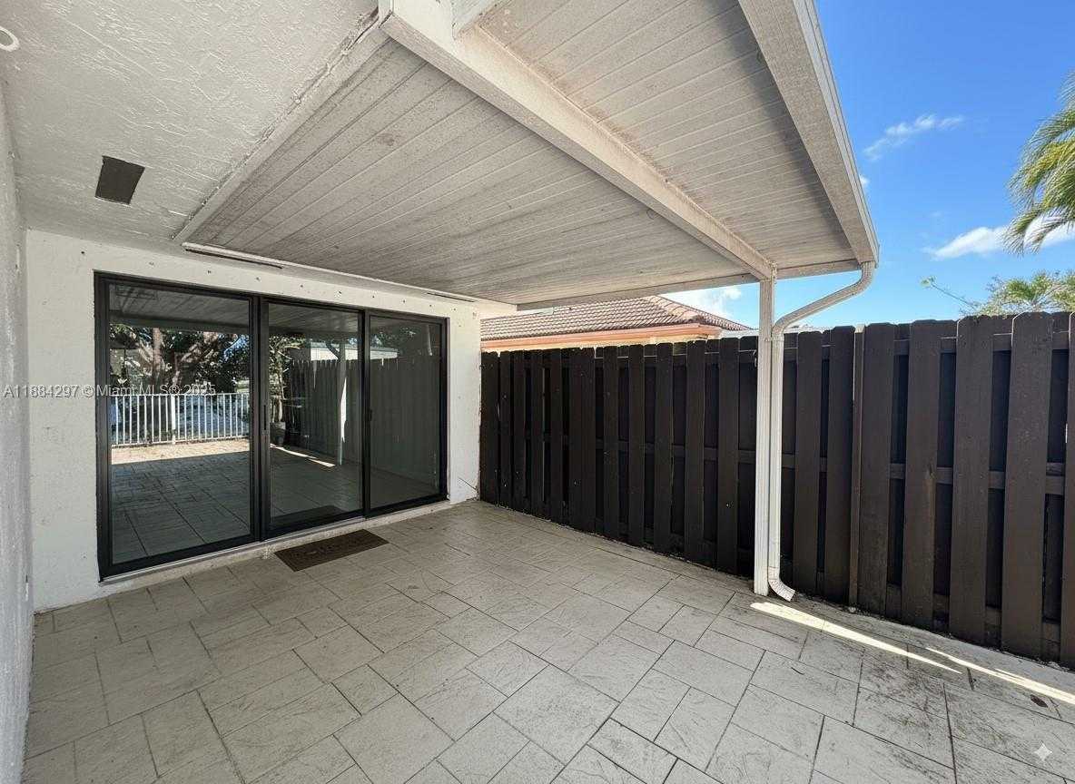 Small Image of 3461 SOUTH WEST 154TH CT, Miami Number 4