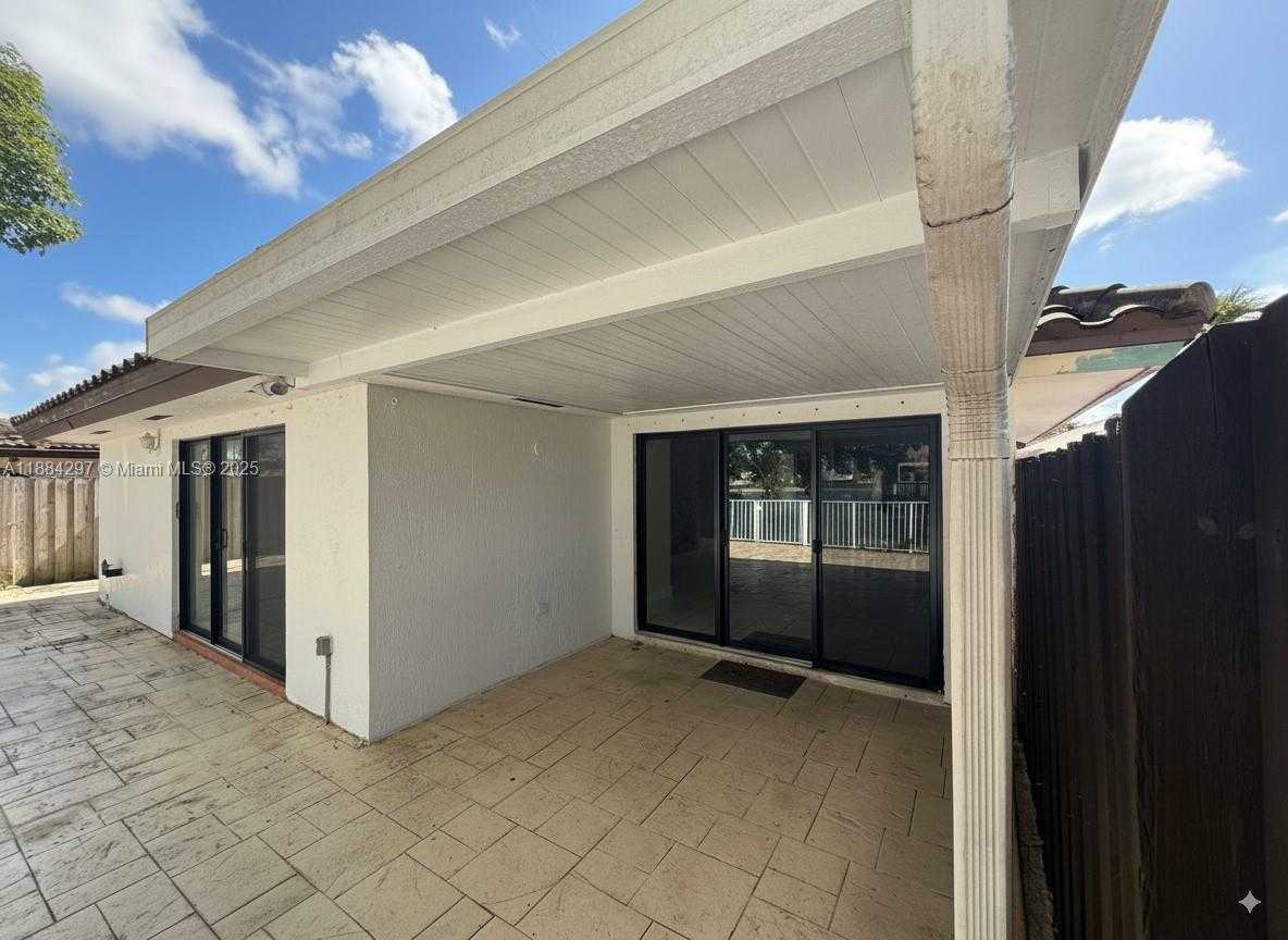 Small Image of 3461 SOUTH WEST 154TH CT, Miami Number 5