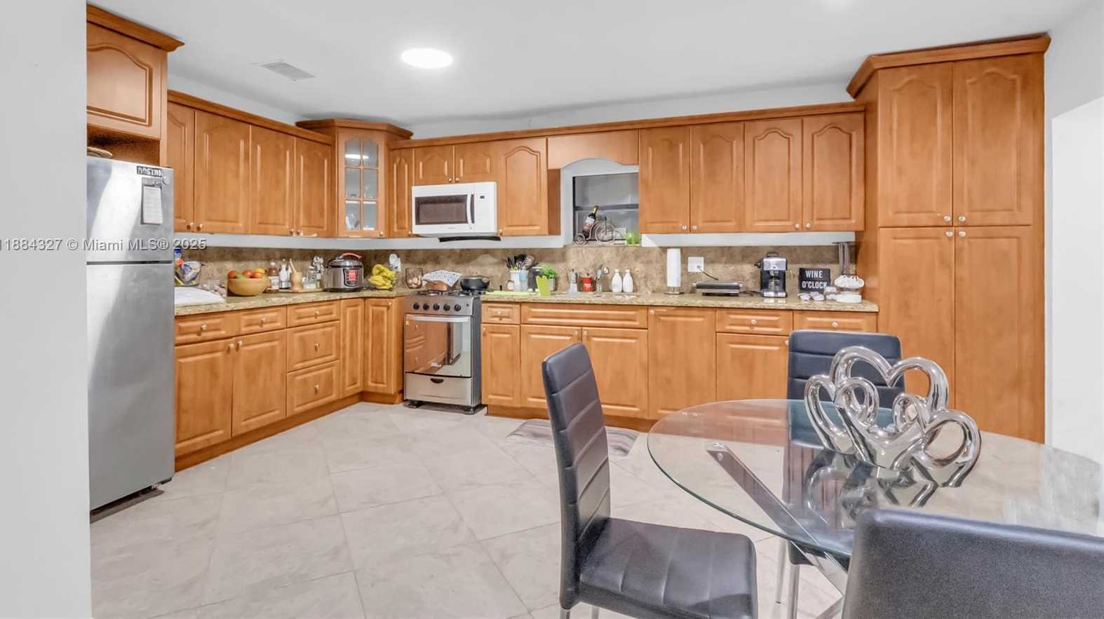 Small Image of 841 EAST 15TH PL, Hialeah Number 4