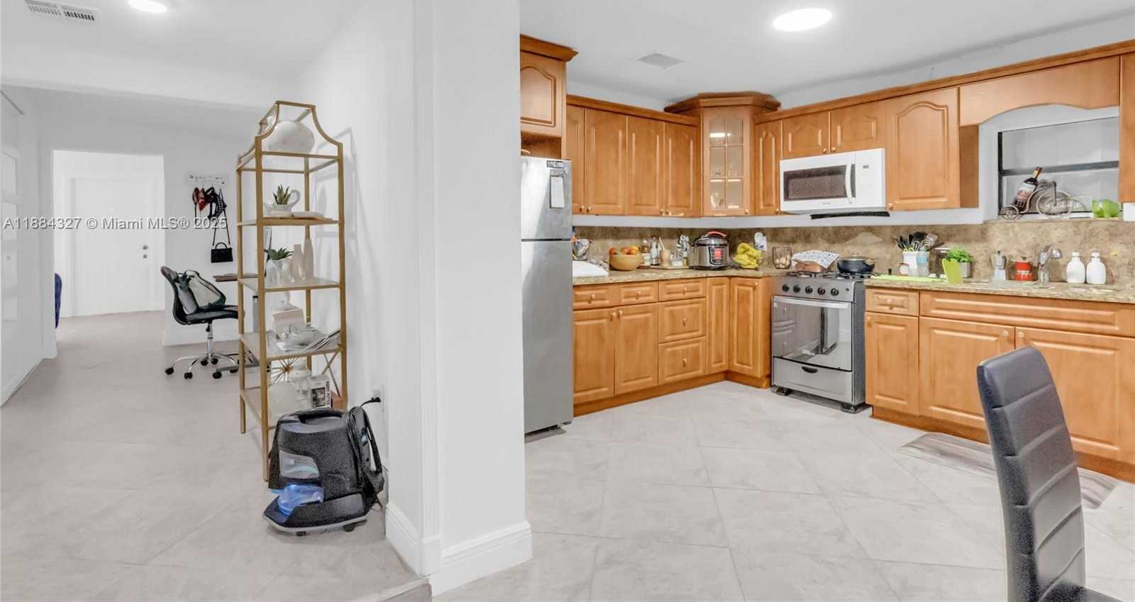 Small Image of 841 EAST 15TH PL, Hialeah Number 5