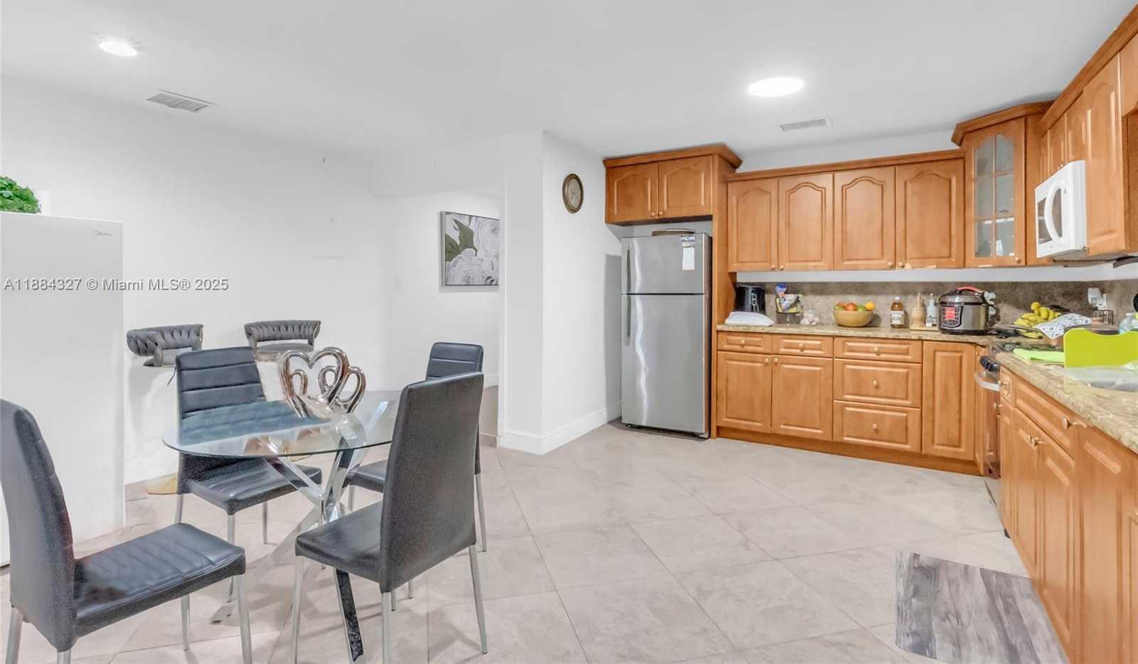 Small Image of 841 EAST 15TH PL, Hialeah Number 6