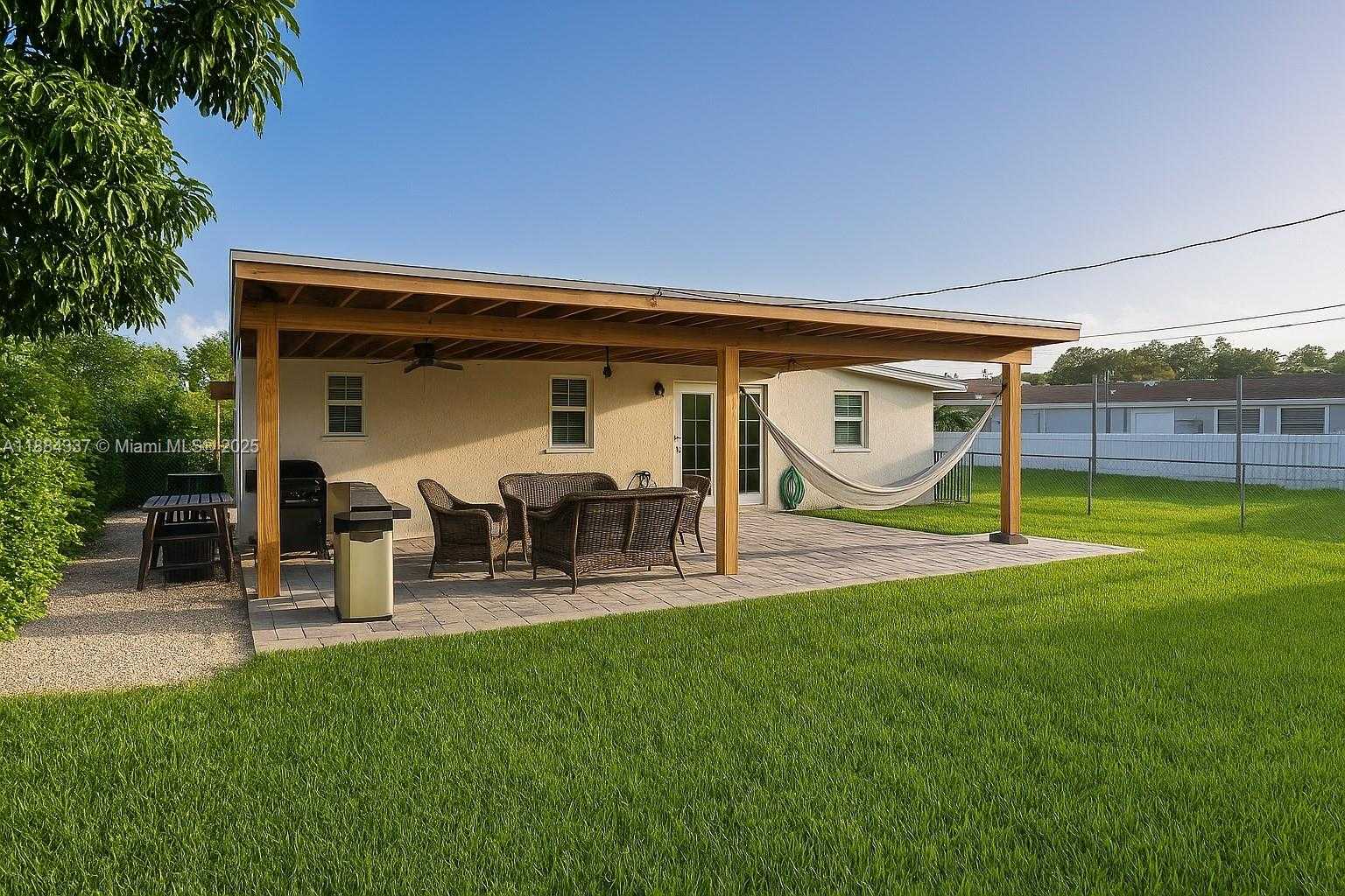 Small Image of 10241 DOMINICAN DR, Cutler Bay Number 4