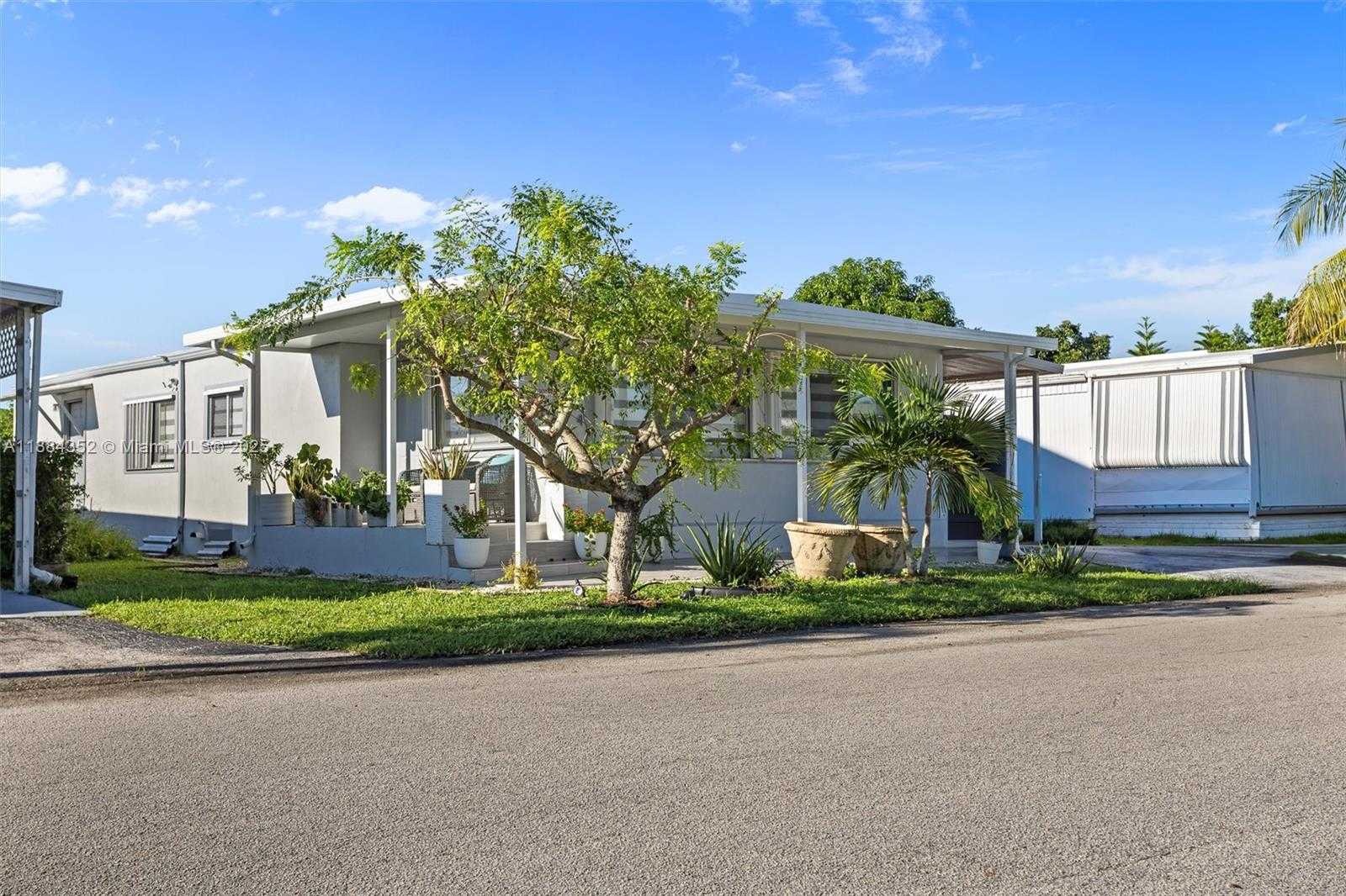Small Image of 10550 WEST STATE ROAD 84, Davie Number 2