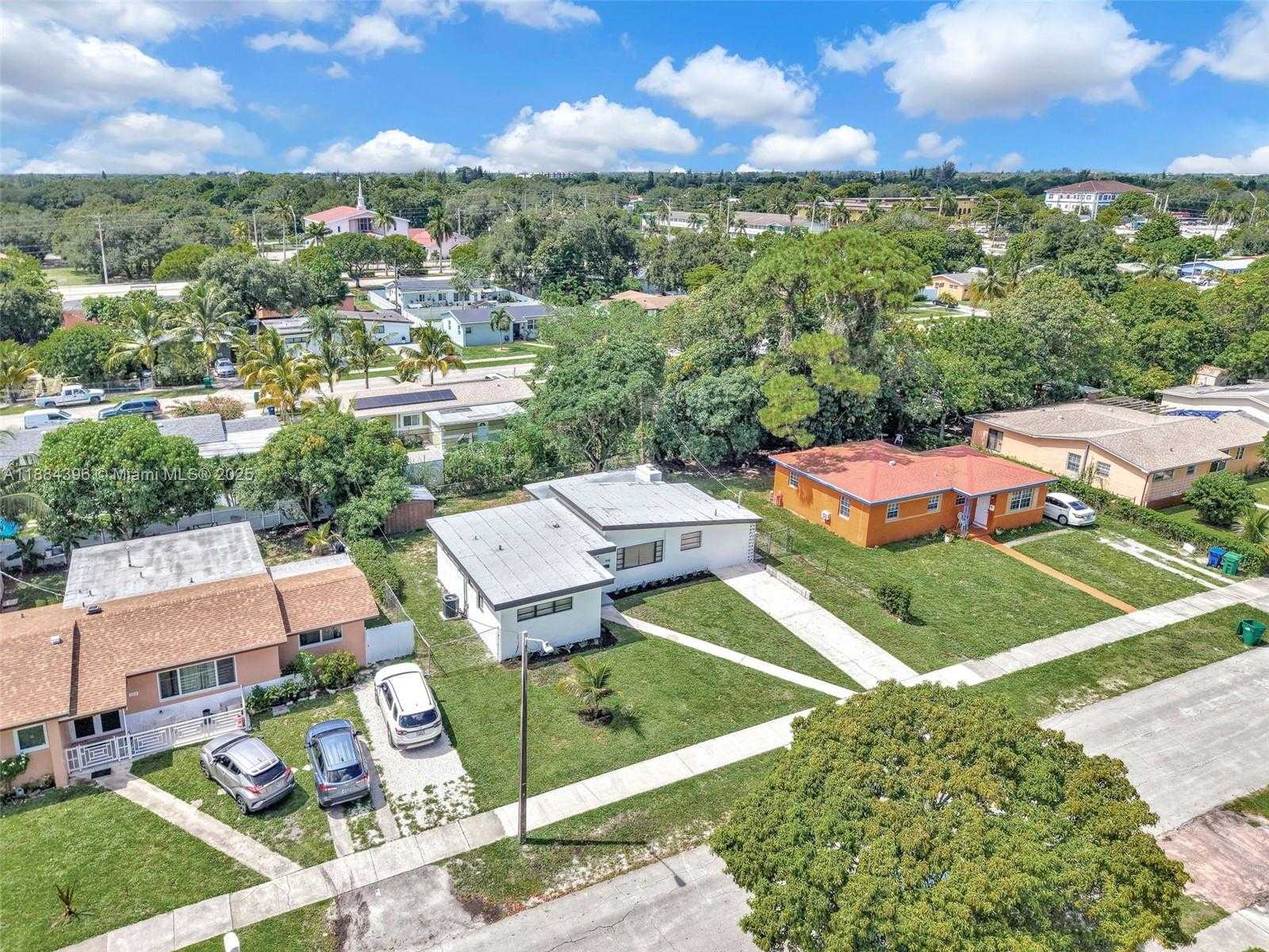 Small Image of 1918 NORTH WEST 185TH ST, Miami Gardens Number 28