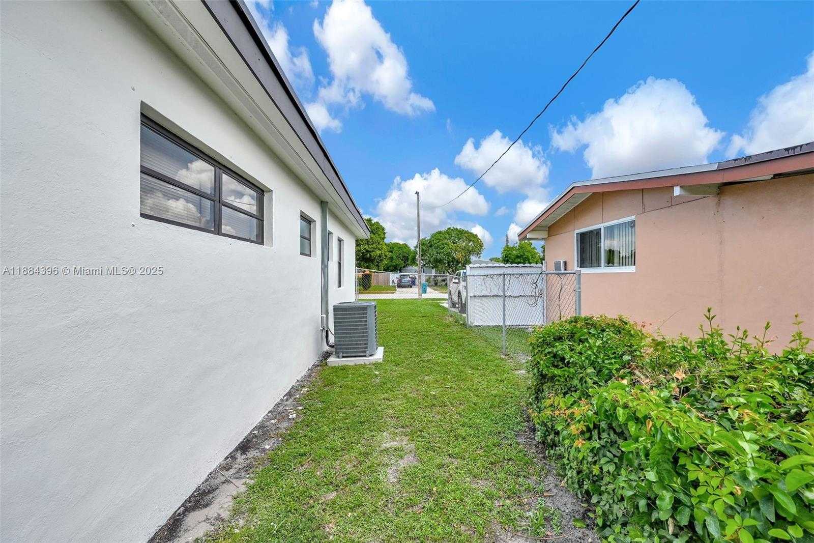 Small Image of 1918 NORTH WEST 185TH ST, Miami Gardens Number 33