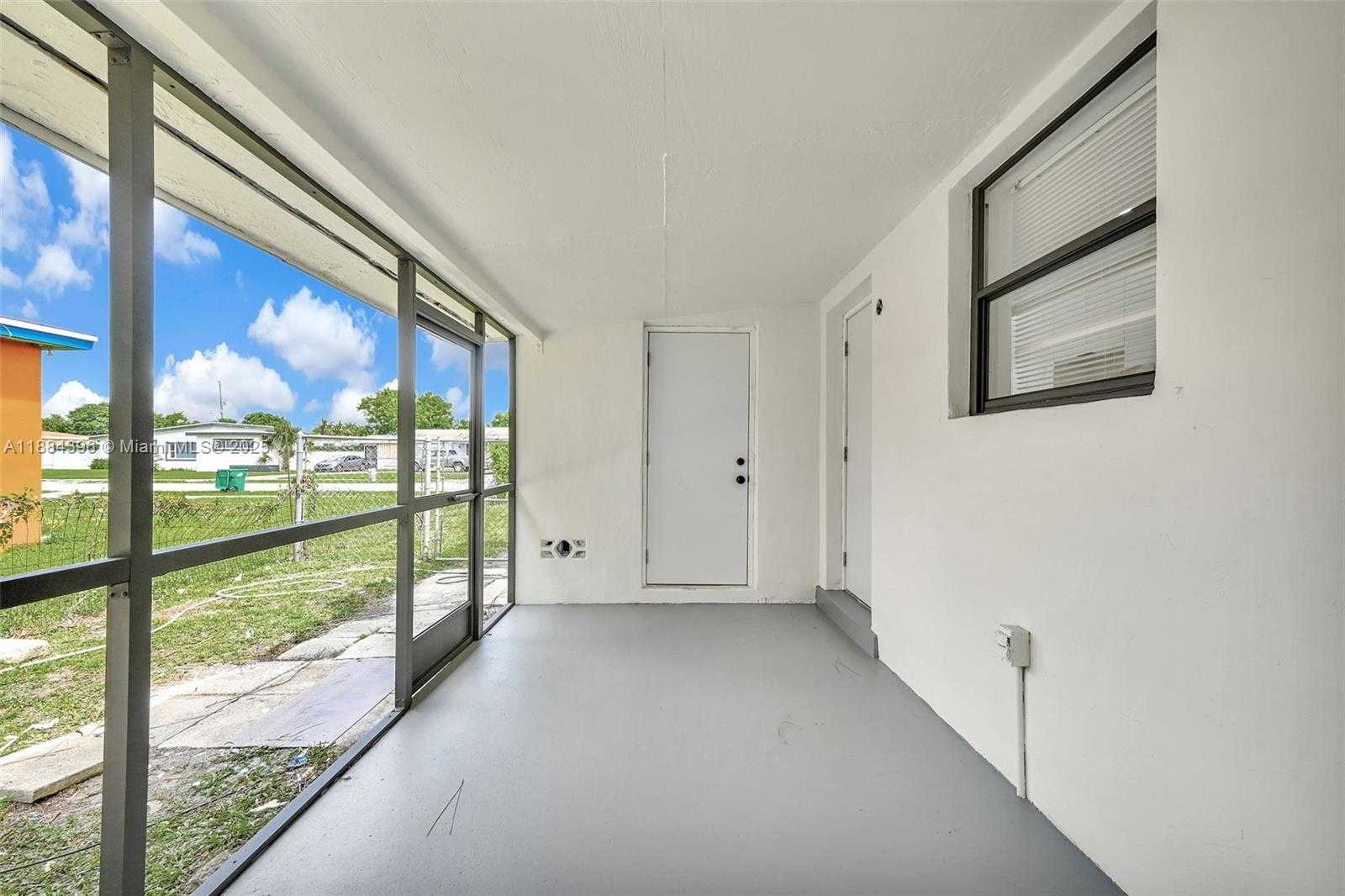 Small Image of 1918 NORTH WEST 185TH ST, Miami Gardens Number 35