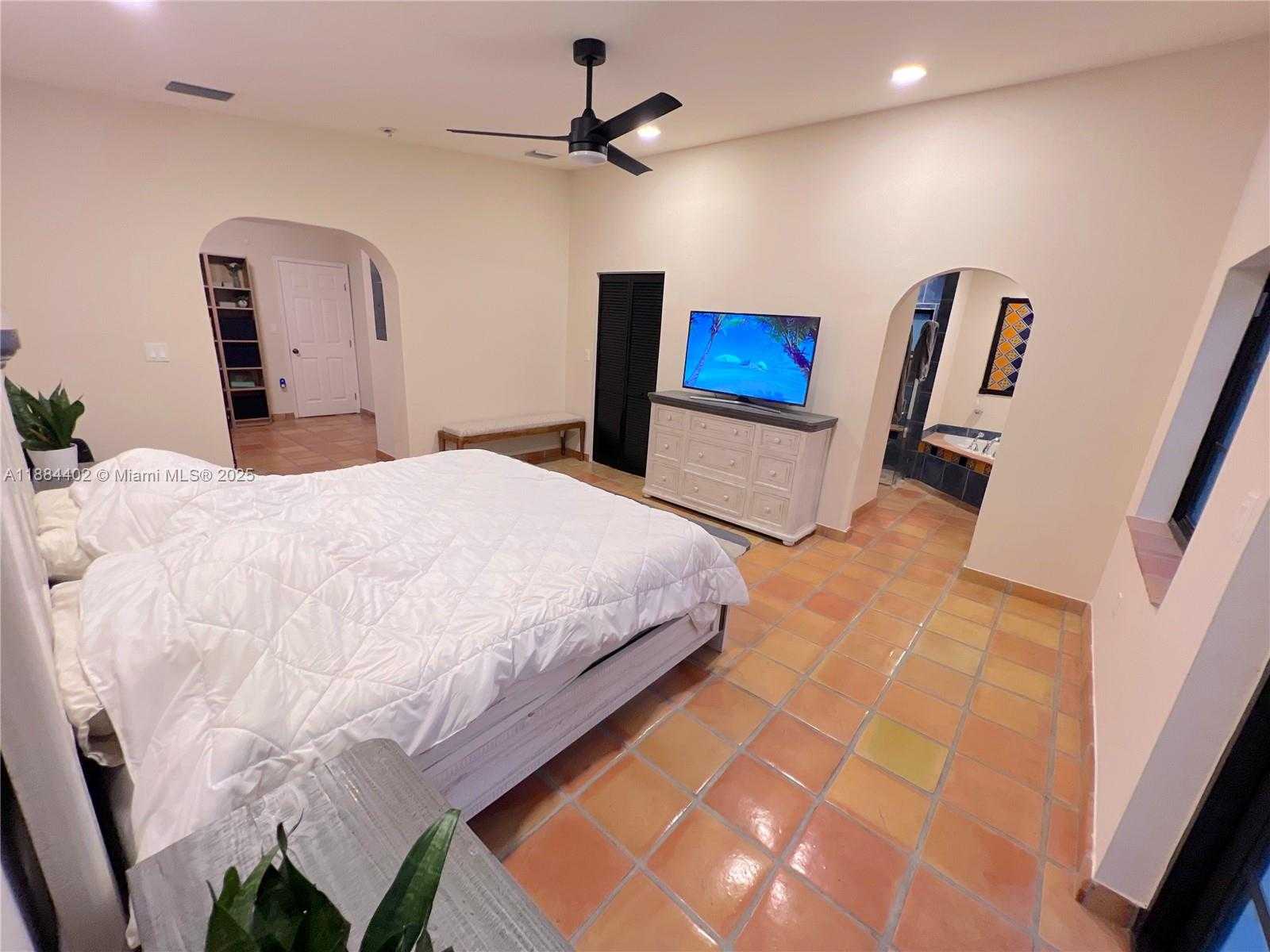 Small Image of 22600 SOUTH WEST 180TH CT, Miami Number 23