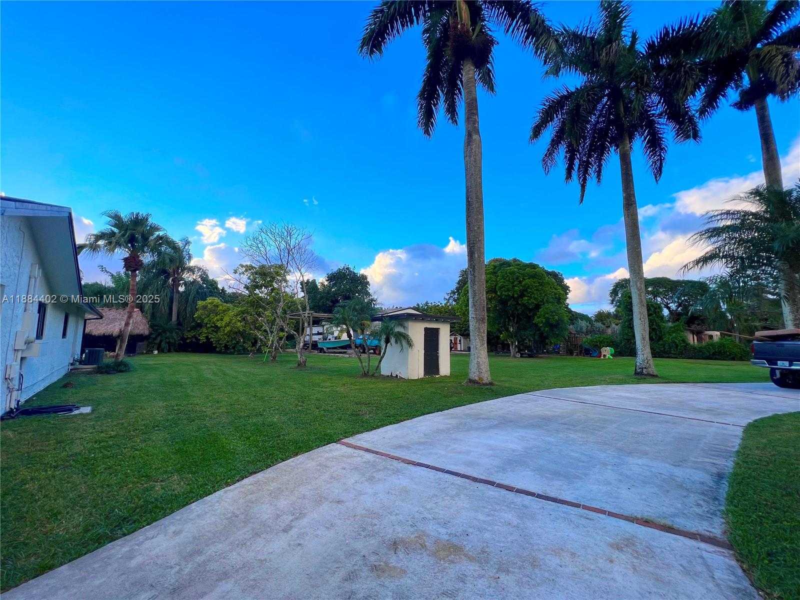 Small Image of 22600 SOUTH WEST 180TH CT, Miami Number 32