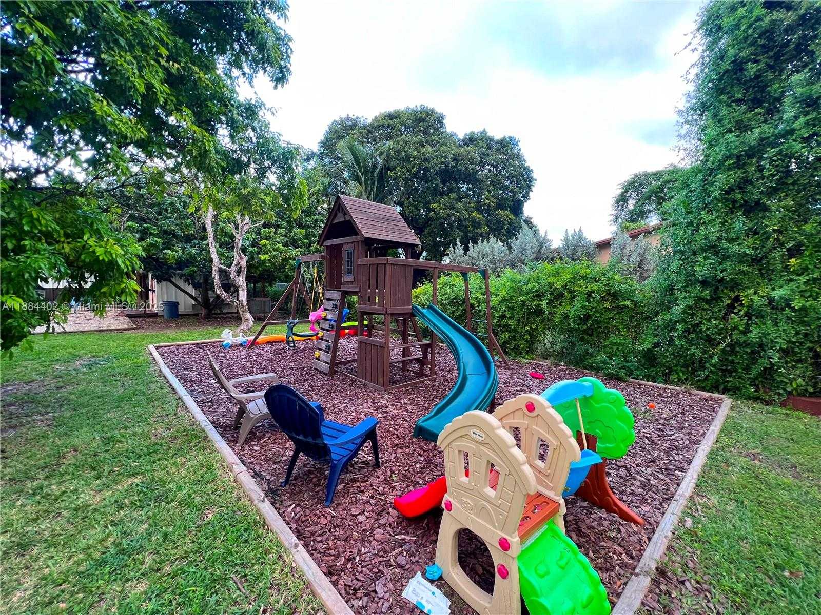 Small Image of 22600 SOUTH WEST 180TH CT, Miami Number 33