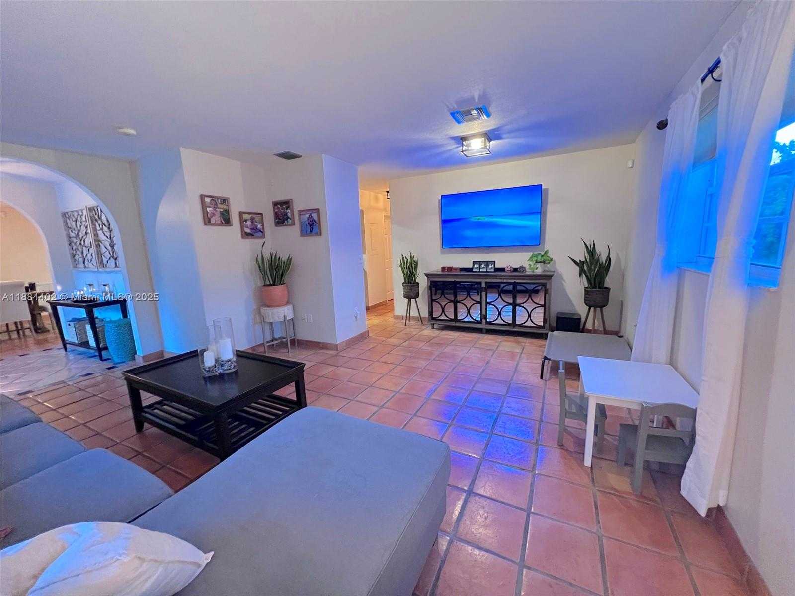 Small Image of 22600 SOUTH WEST 180TH CT, Miami Number 4