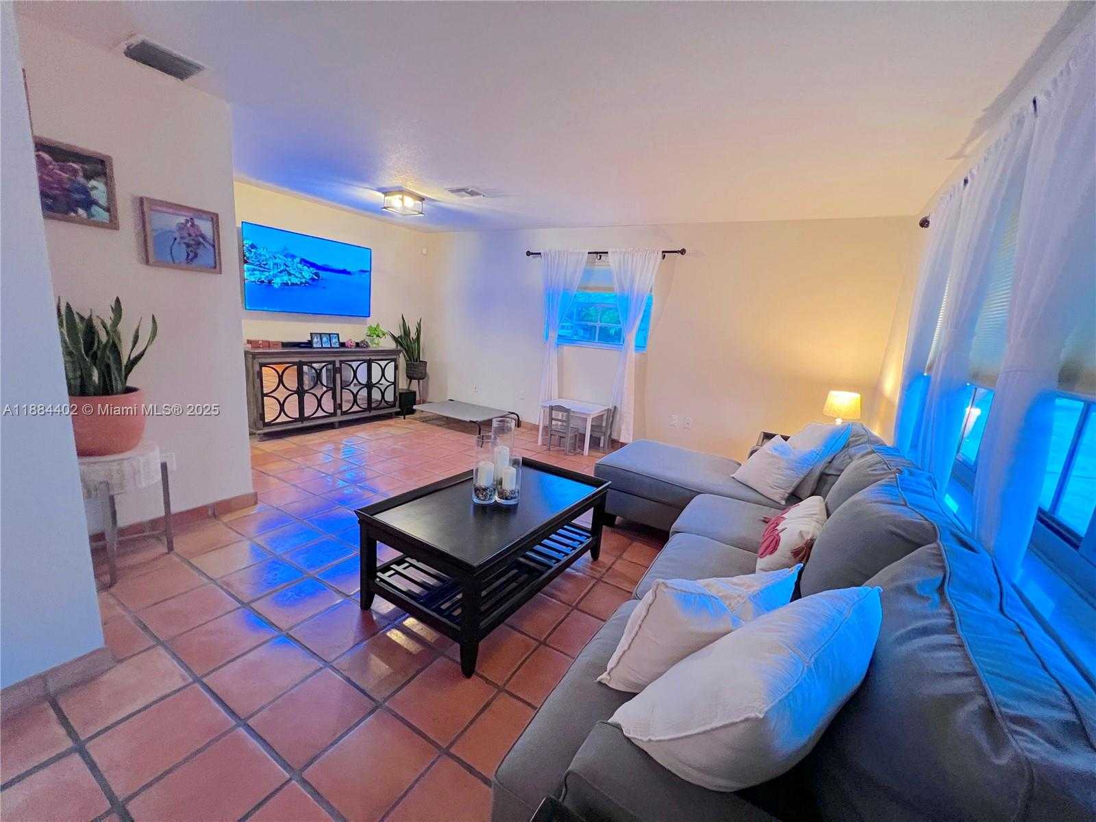 Small Image of 22600 SOUTH WEST 180TH CT, Miami Number 5