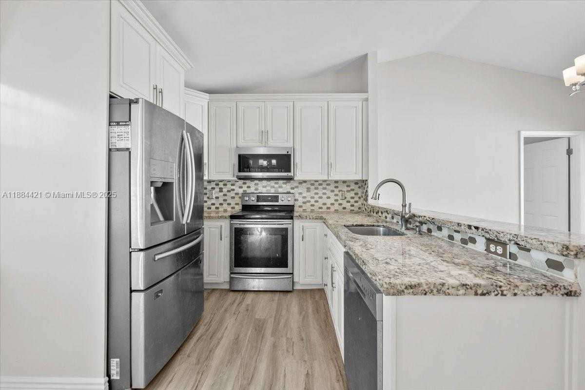 Small Image of 800 NORTH WEST 99TH AVE, Plantation Number 11