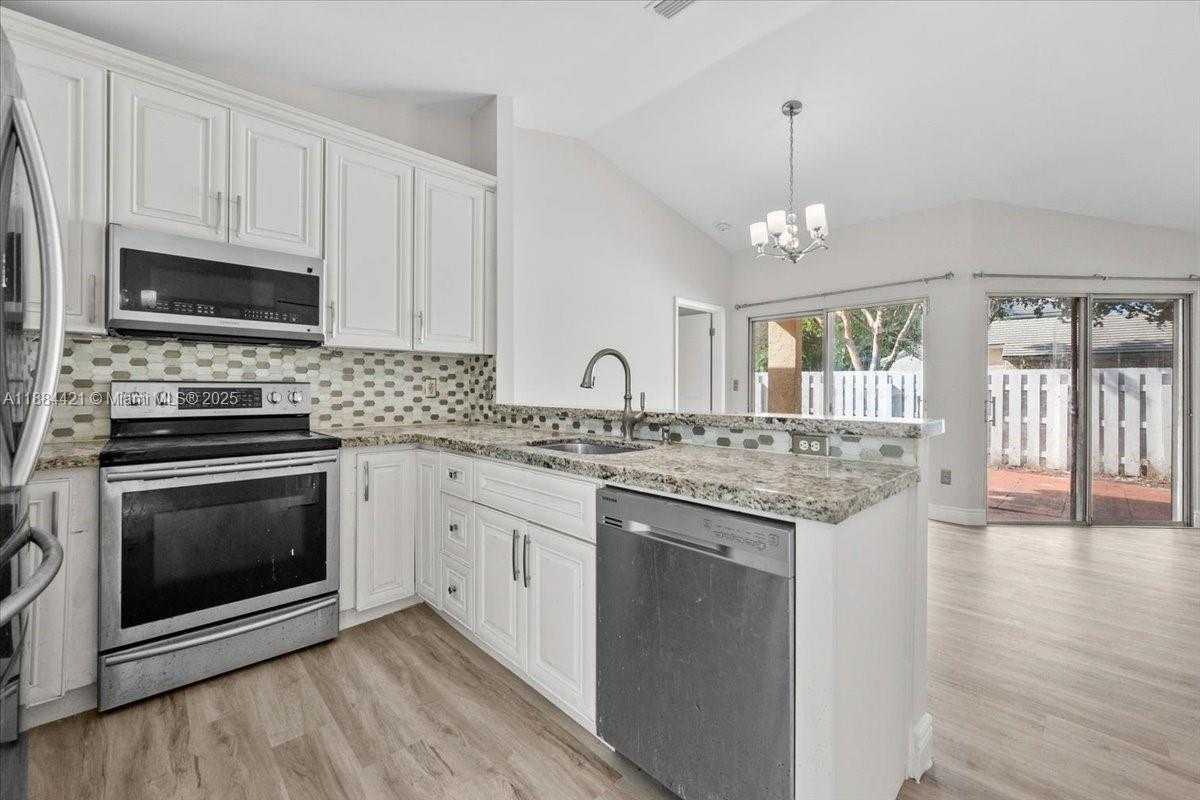 Small Image of 800 NORTH WEST 99TH AVE, Plantation Number 12