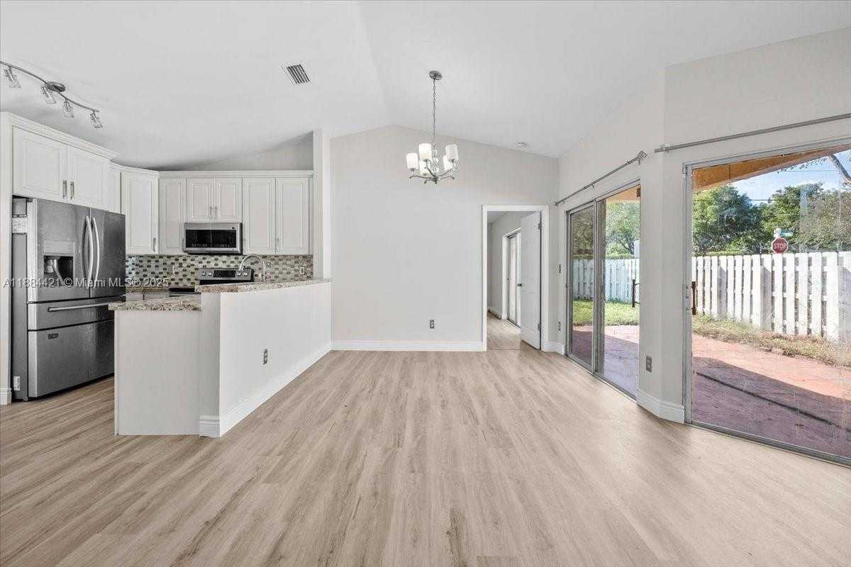 Small Image of 800 NORTH WEST 99TH AVE, Plantation Number 7