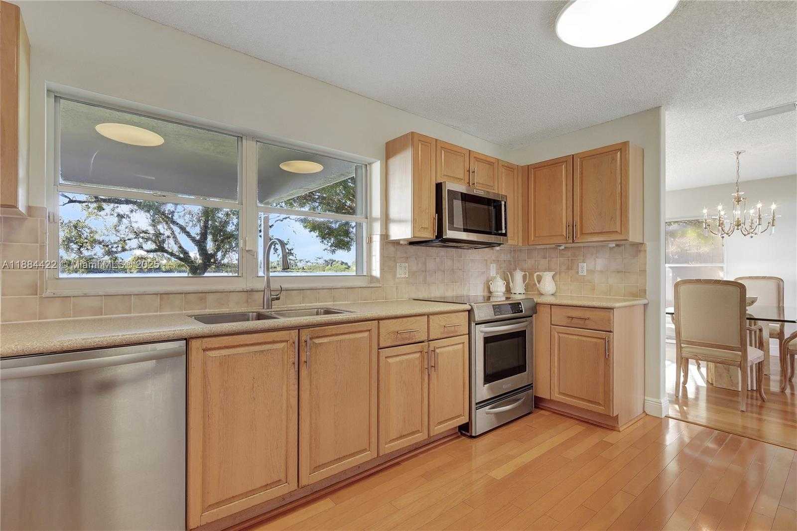 Small Image of 17516 NORTH WEST 7TH ST, Pembroke Pines Number 14