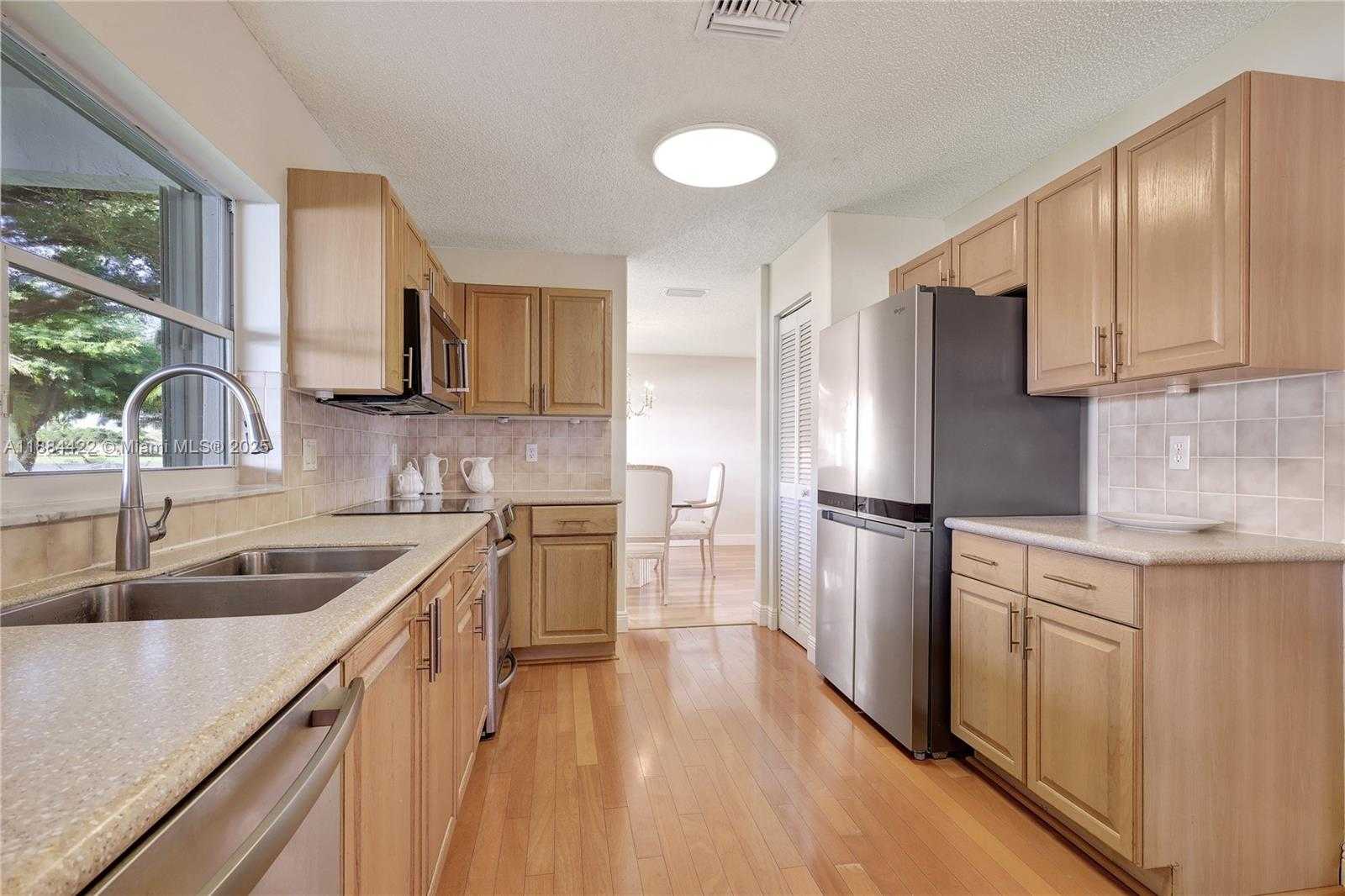 Small Image of 17516 NORTH WEST 7TH ST, Pembroke Pines Number 15