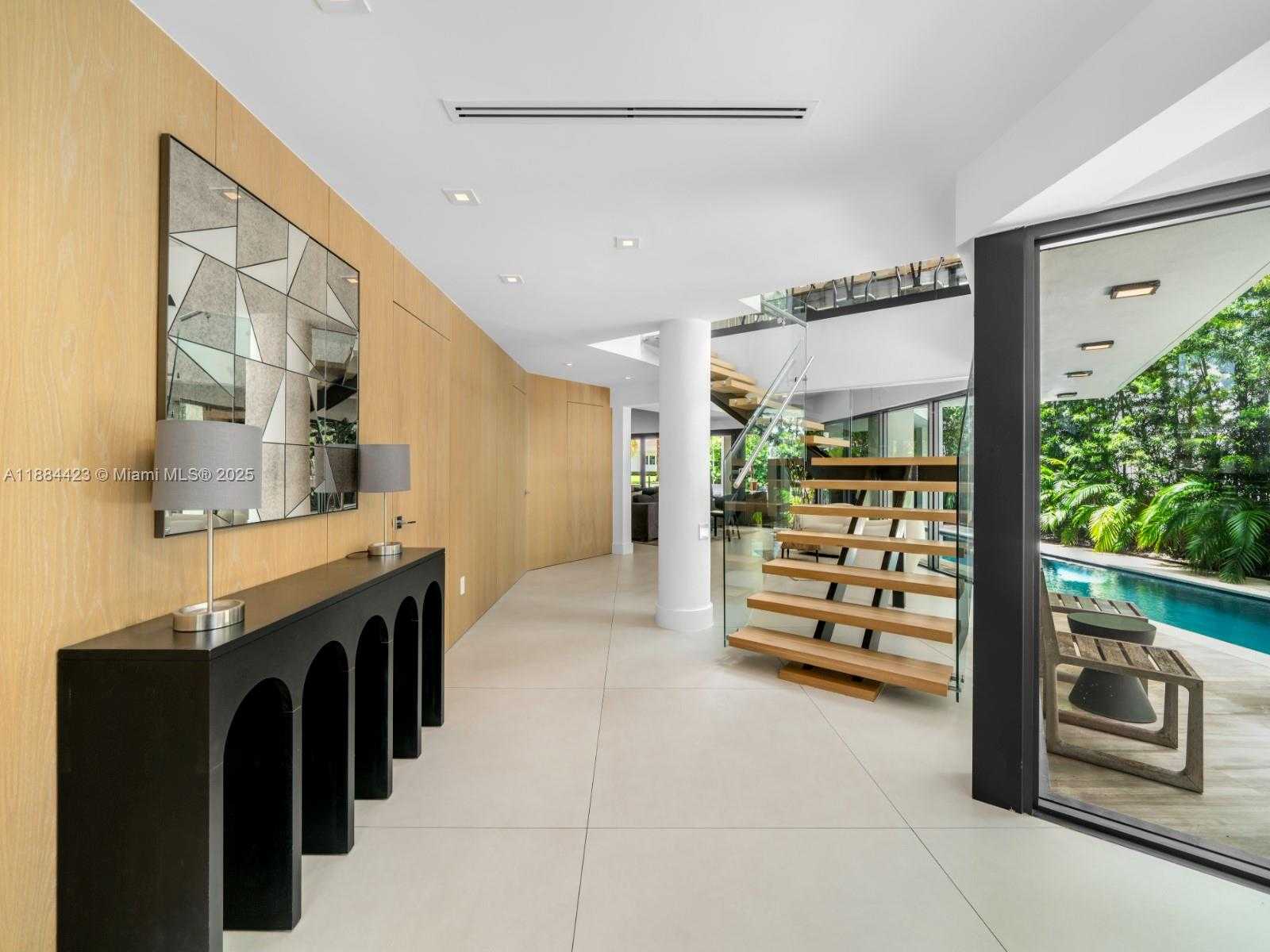 Small Image of 1755 FAIRHAVEN PL, Miami Number 10