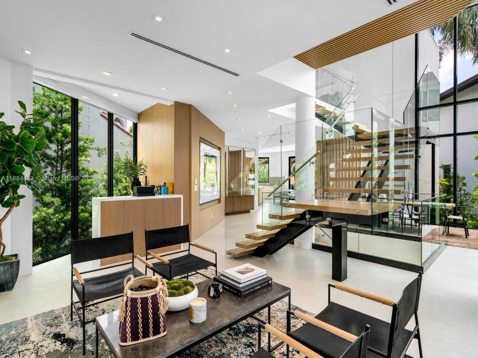 Small Image of 1755 FAIRHAVEN PL, Miami Number 12