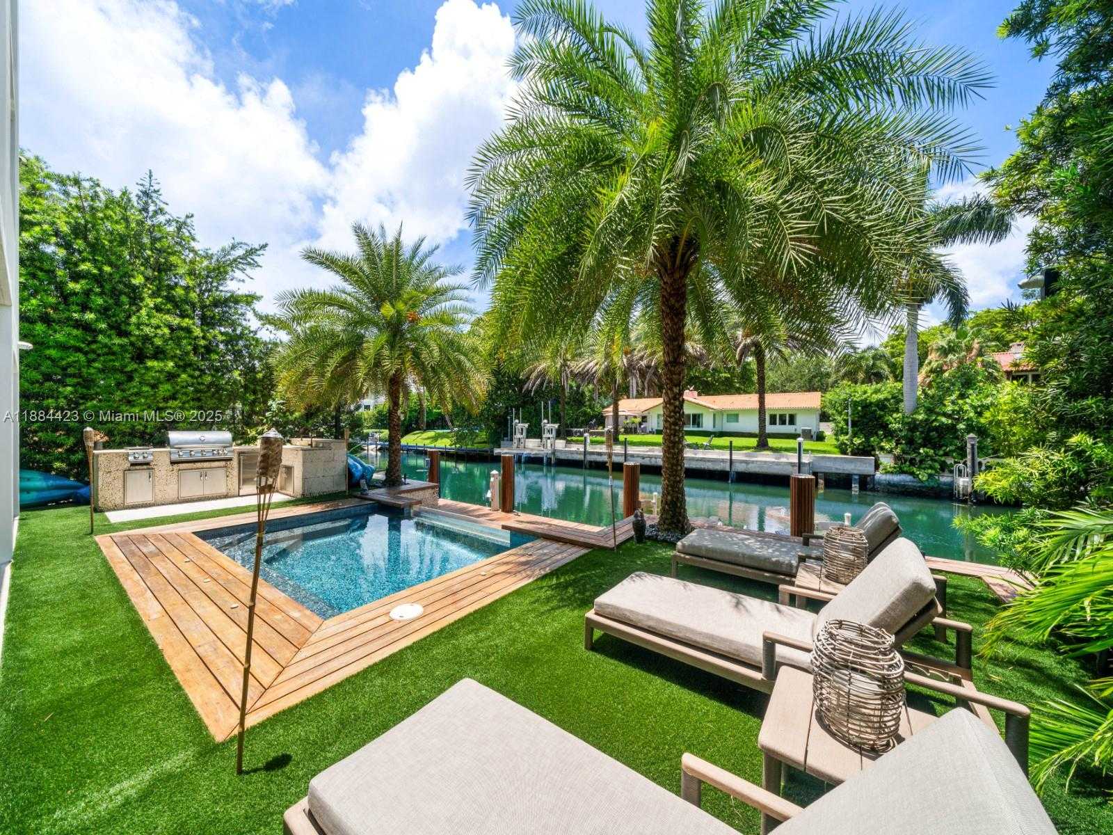Small Image of 1755 FAIRHAVEN PL, Miami Number 15