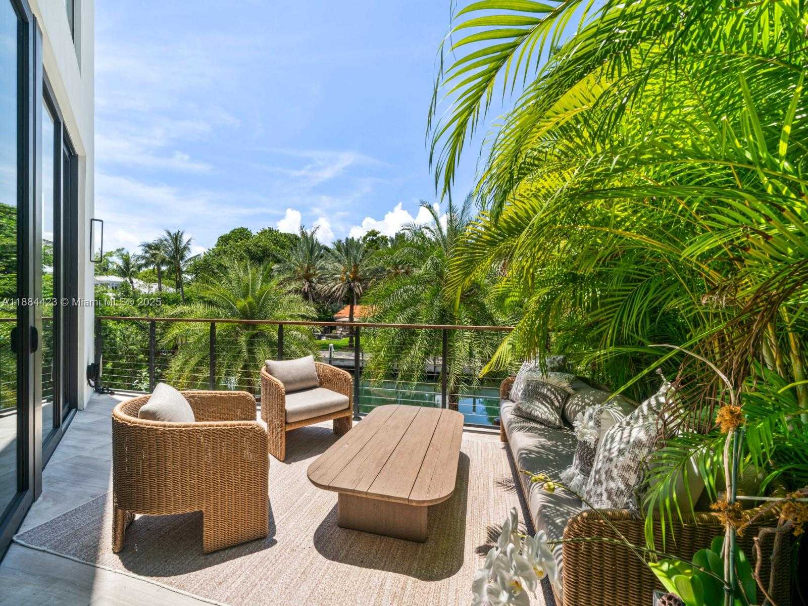 Small Image of 1755 FAIRHAVEN PL, Miami Number 17
