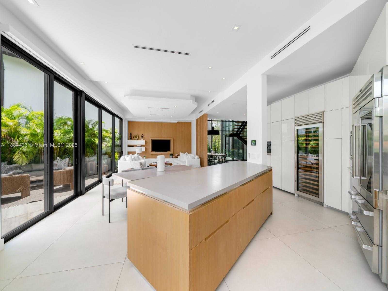 Small Image of 1755 FAIRHAVEN PL, Miami Number 18