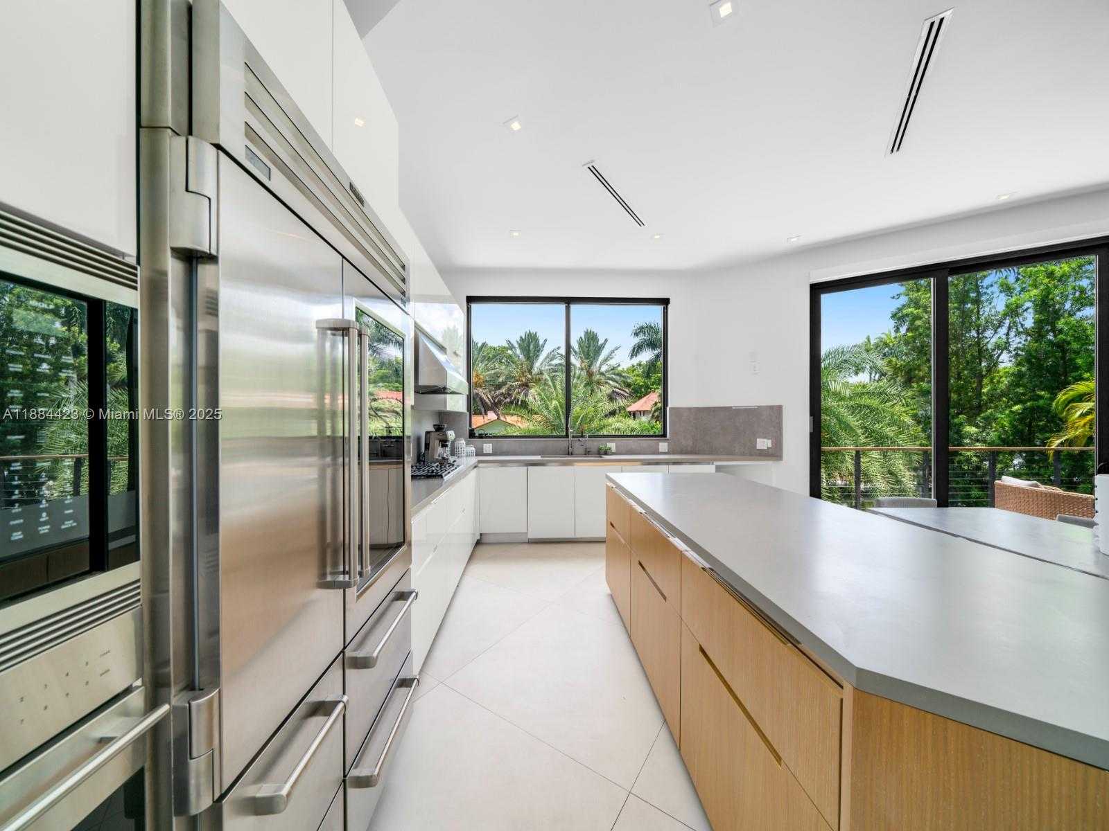 Small Image of 1755 FAIRHAVEN PL, Miami Number 19
