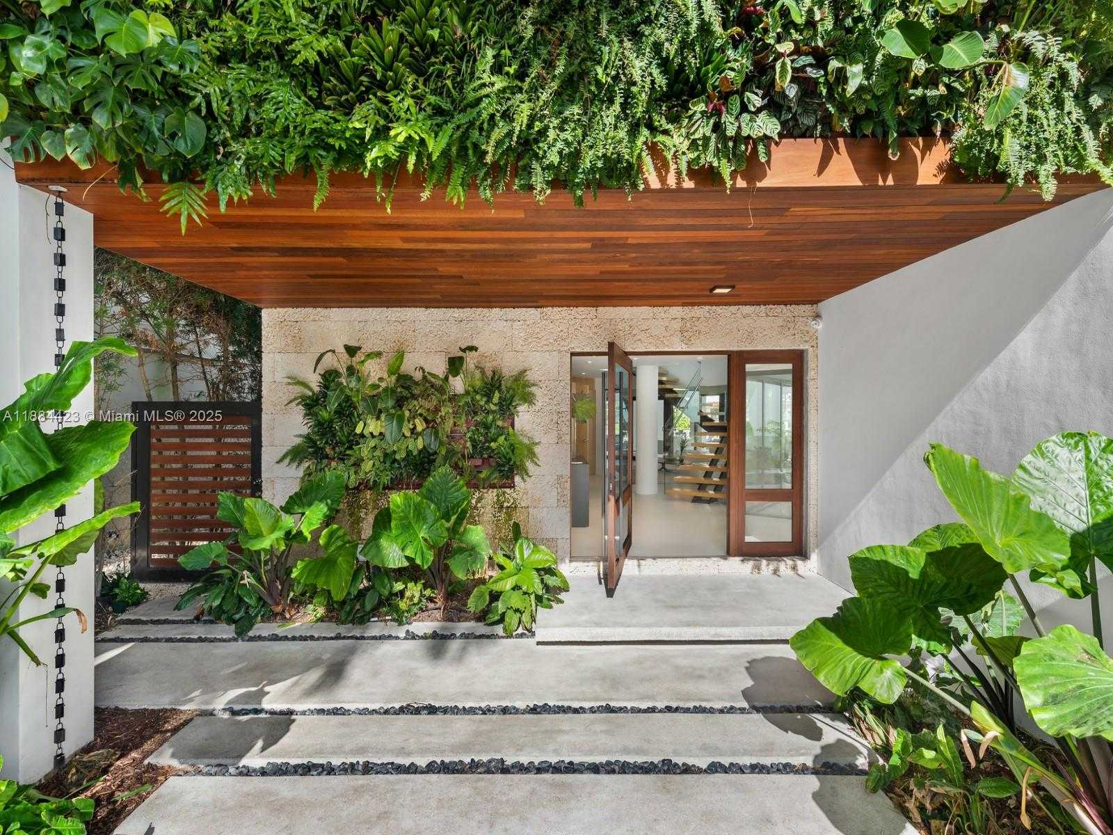 Small Image of 1755 FAIRHAVEN PL, Miami Number 2