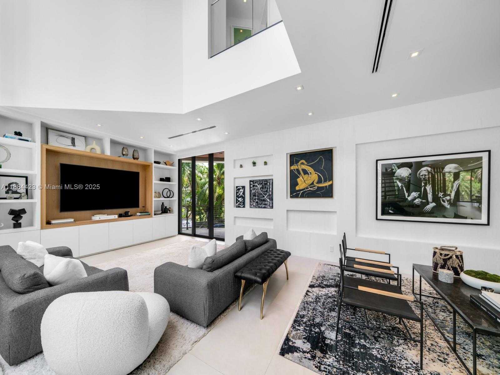 Small Image of 1755 FAIRHAVEN PL, Miami Number 23