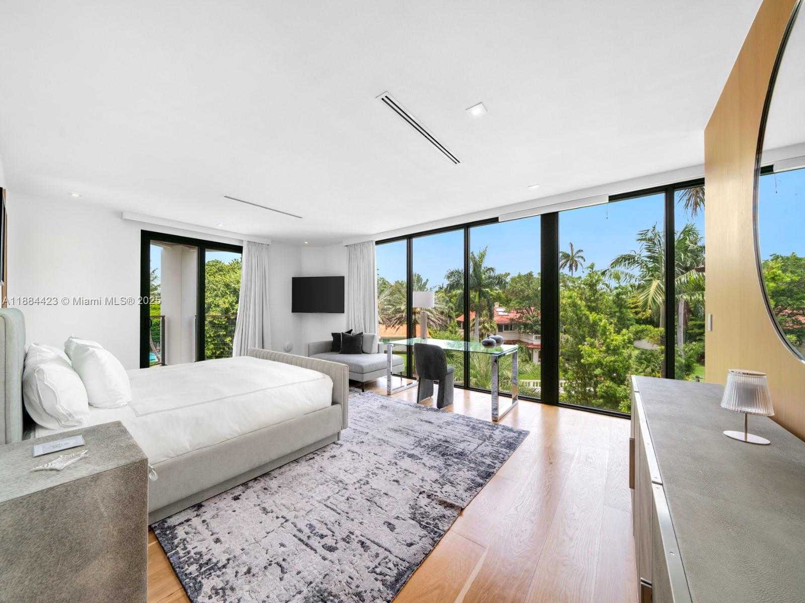 Small Image of 1755 FAIRHAVEN PL, Miami Number 24