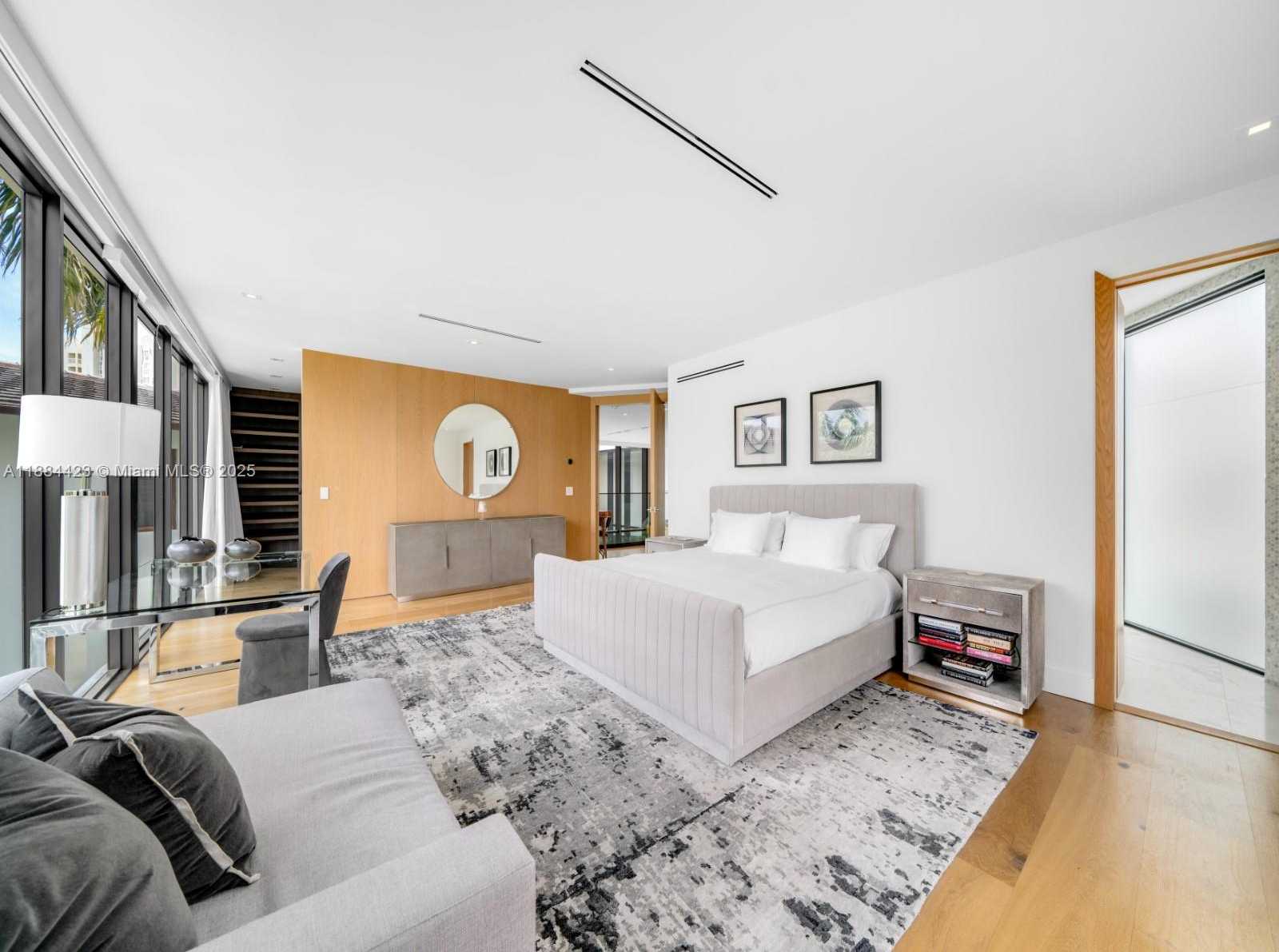 Small Image of 1755 FAIRHAVEN PL, Miami Number 27