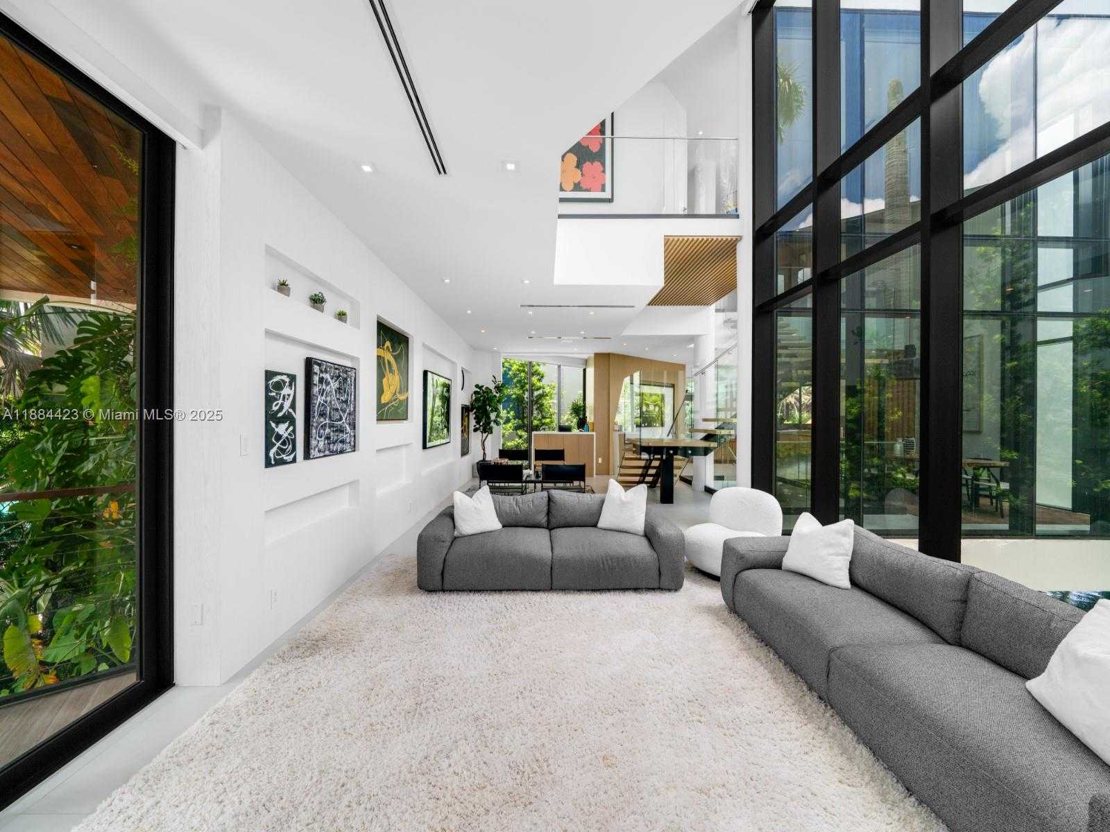 Small Image of 1755 FAIRHAVEN PL, Miami Number 29