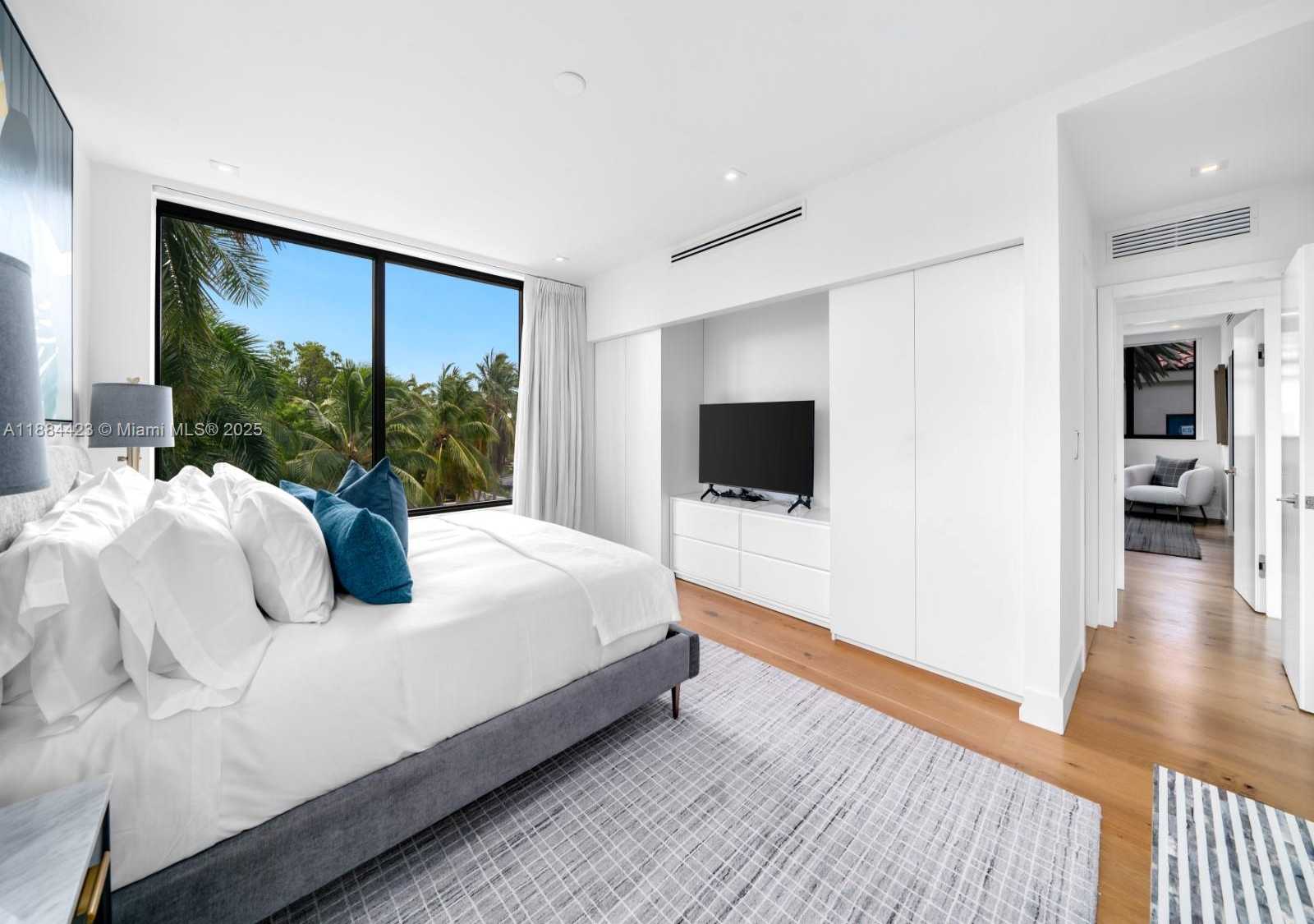 Small Image of 1755 FAIRHAVEN PL, Miami Number 30