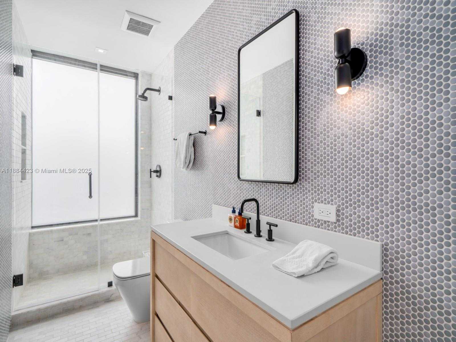 Small Image of 1755 FAIRHAVEN PL, Miami Number 31