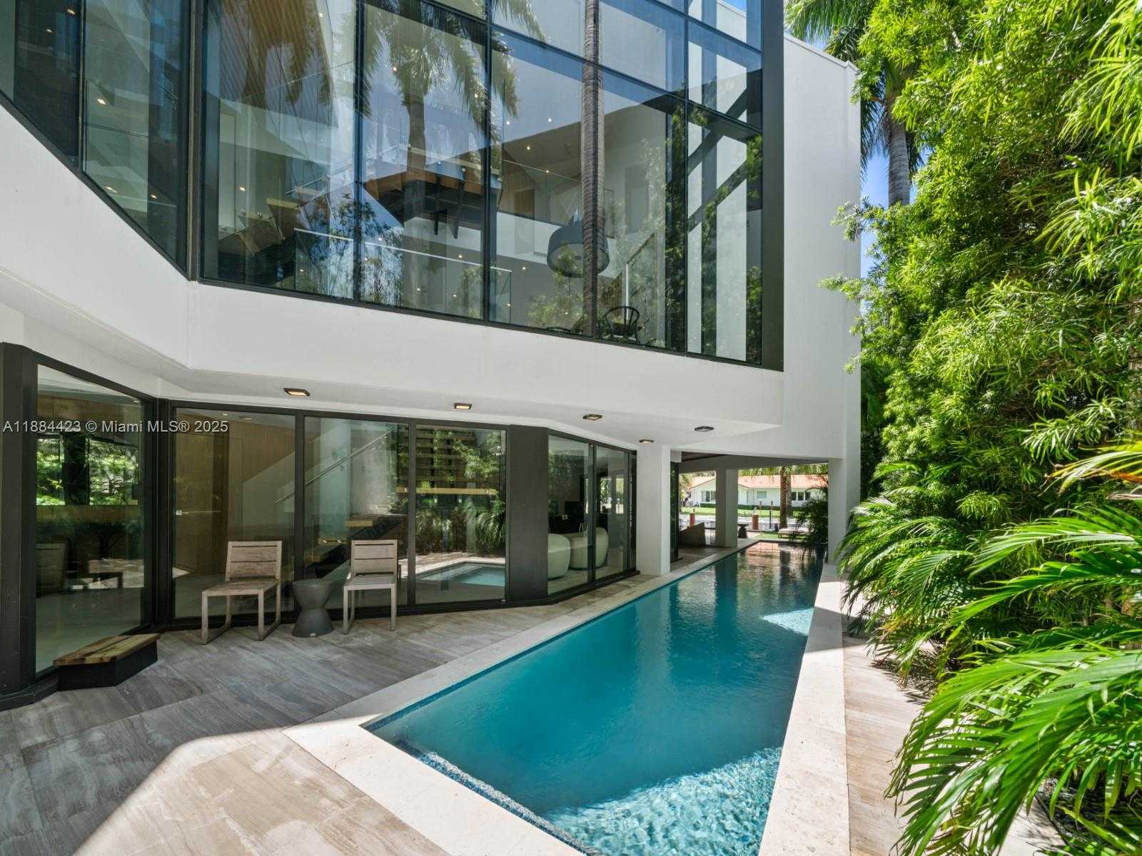Small Image of 1755 FAIRHAVEN PL, Miami Number 4